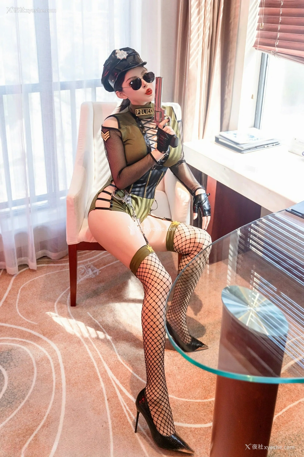 1P - [XiuRen秀人网] No.10064 伊丽莎有点白