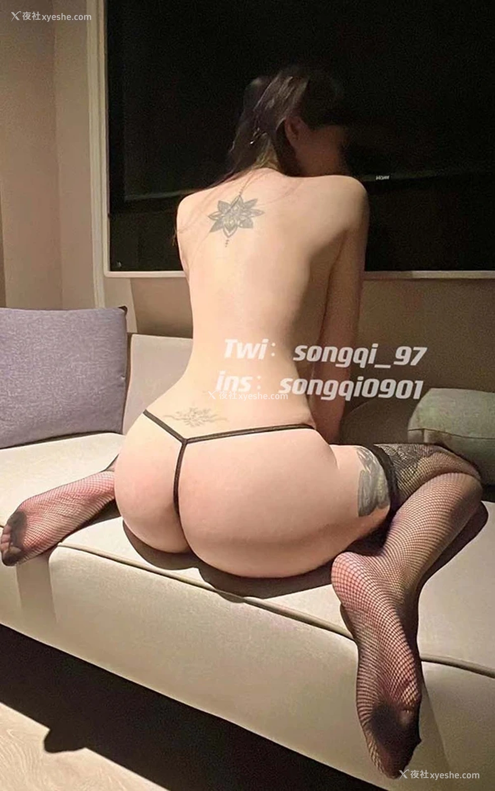 1P - 巨乳福利姬 牛奶饼干不加葱 私拍尺度图集4
