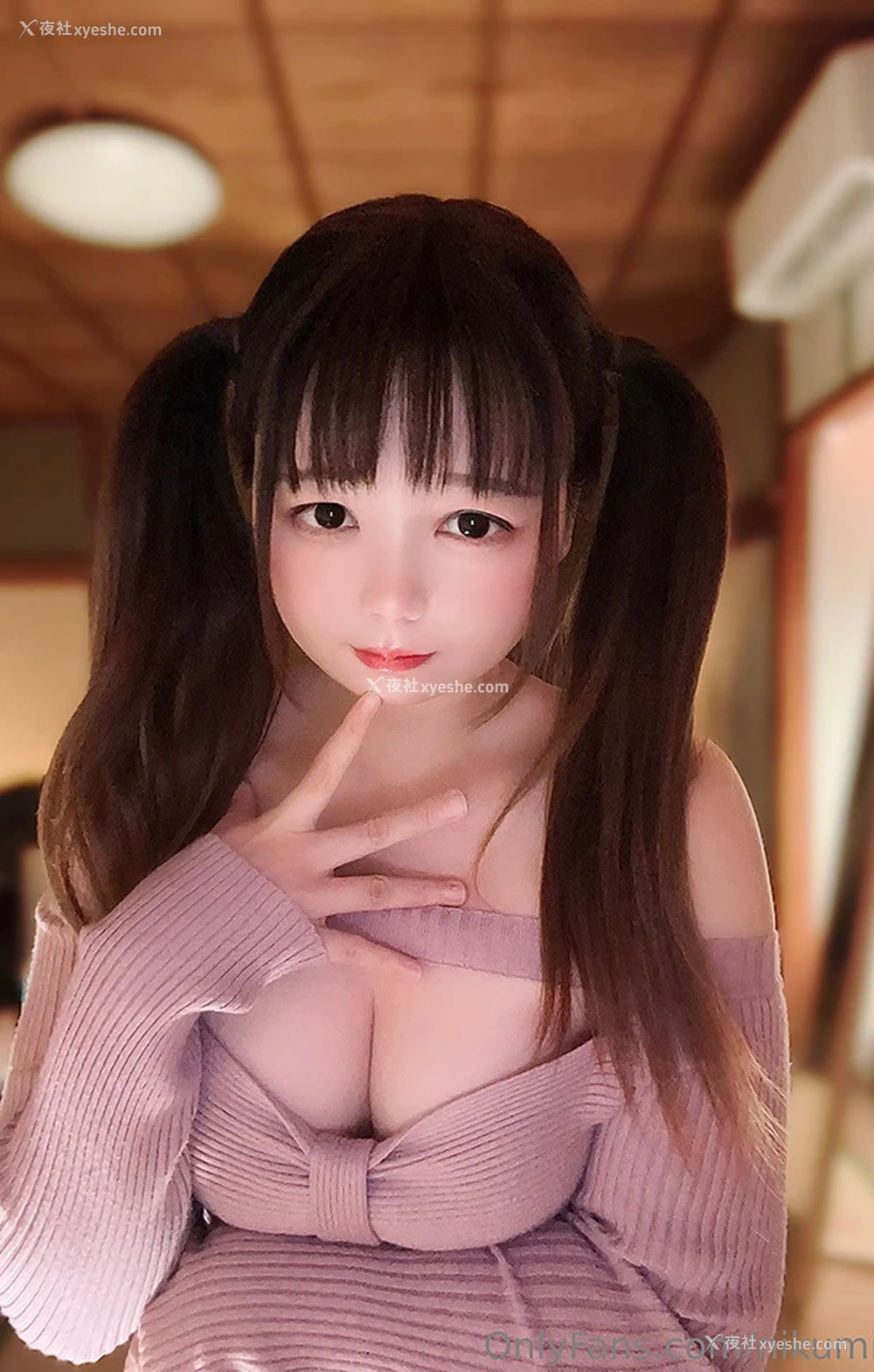 1P - 福利姬肉肉小师妹 2020订阅尺度人体合集