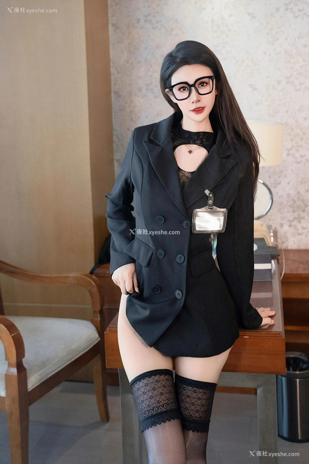 1P - [XiuRen秀人网] No.10095 艺艺yiyi