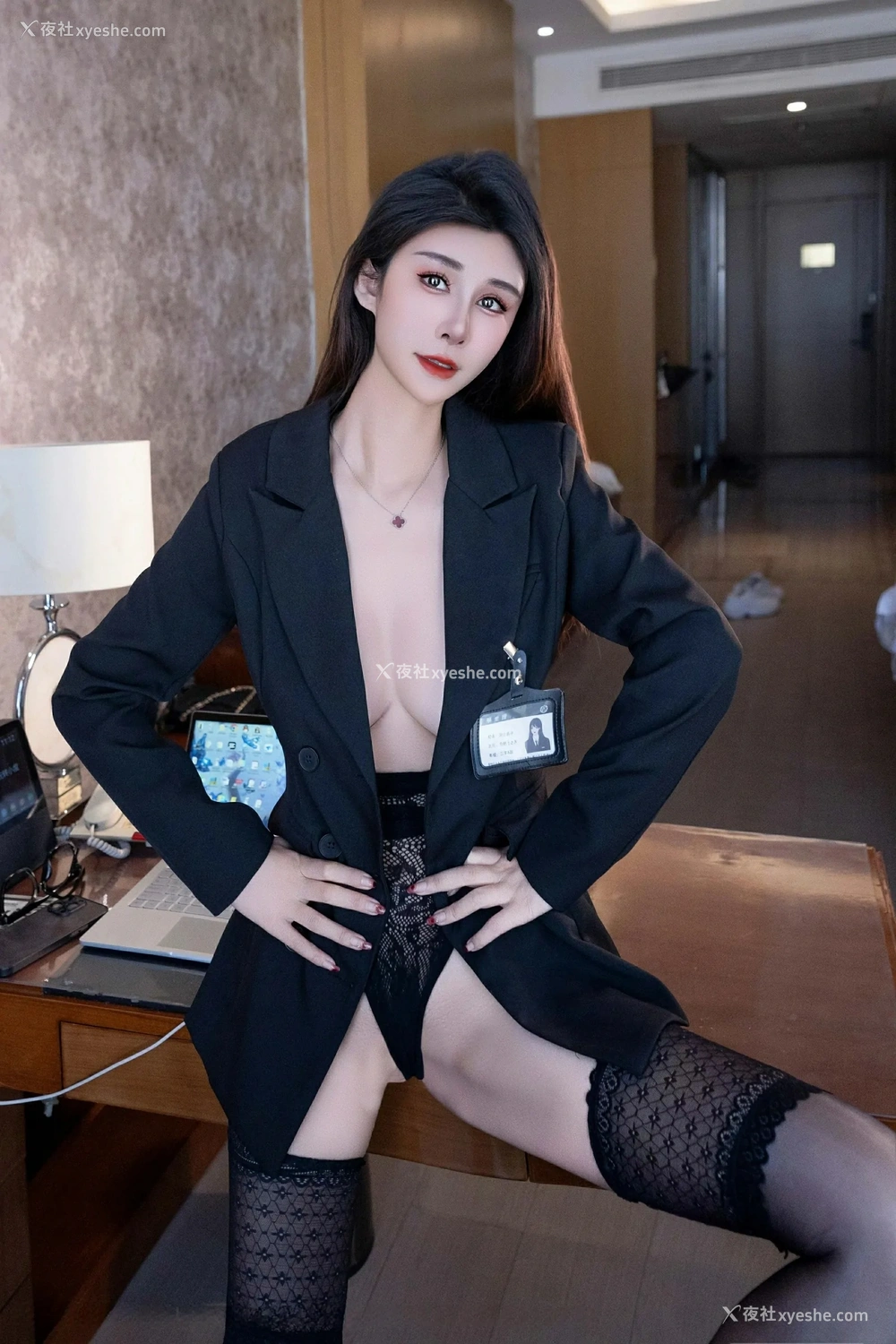 1P - [XiuRen秀人网] No.10095 艺艺yiyi