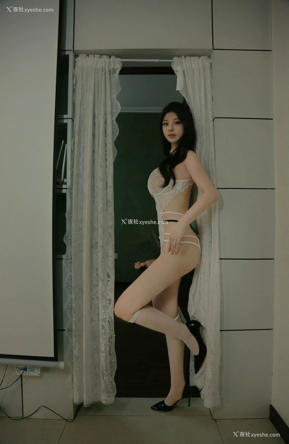 1P - [XiuRen秀人网] No.10137 小芭乐