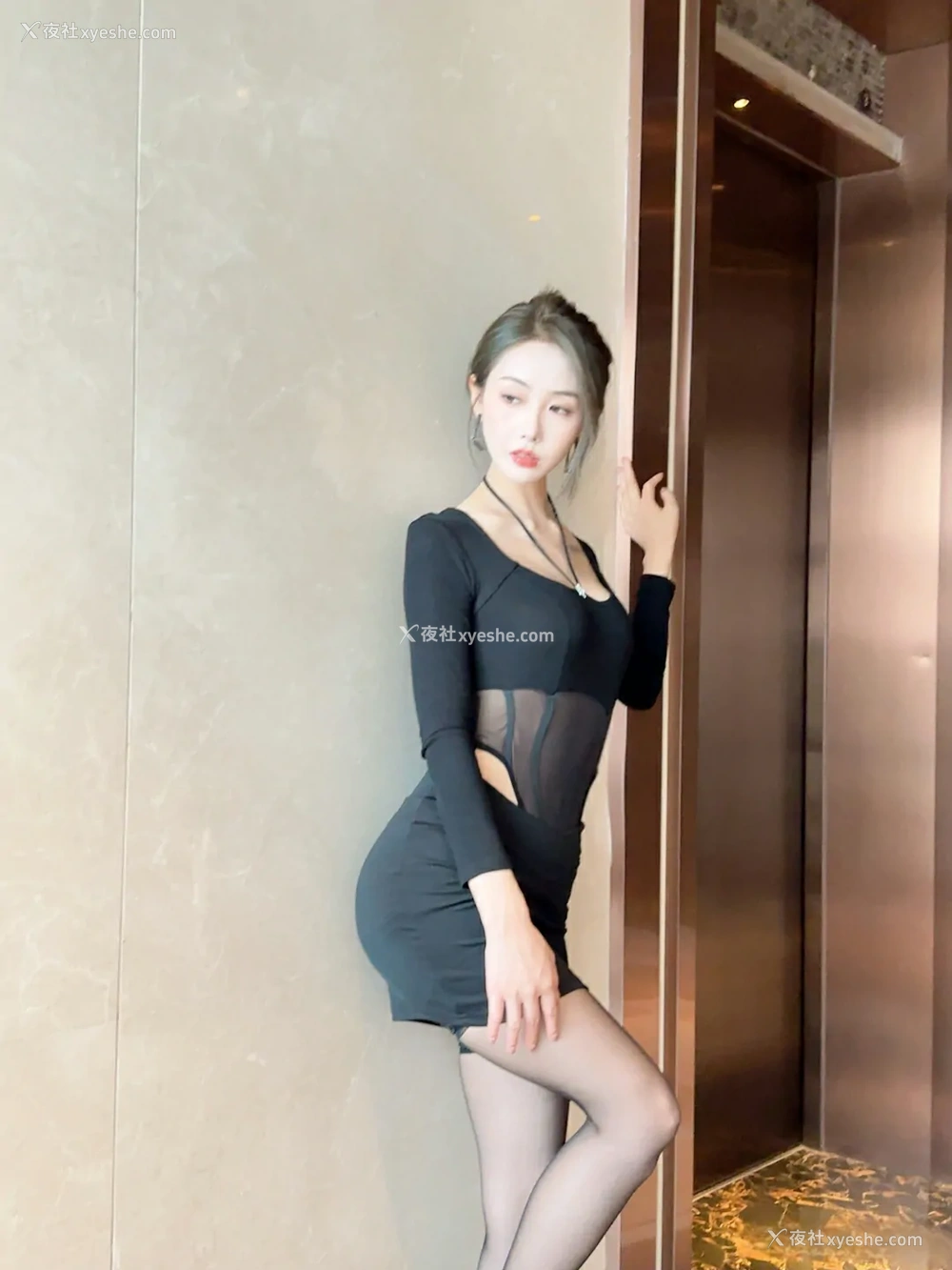 1P - xiuren秀人网福利苏苏阿大尺度私拍无码流出魅惑黑丝