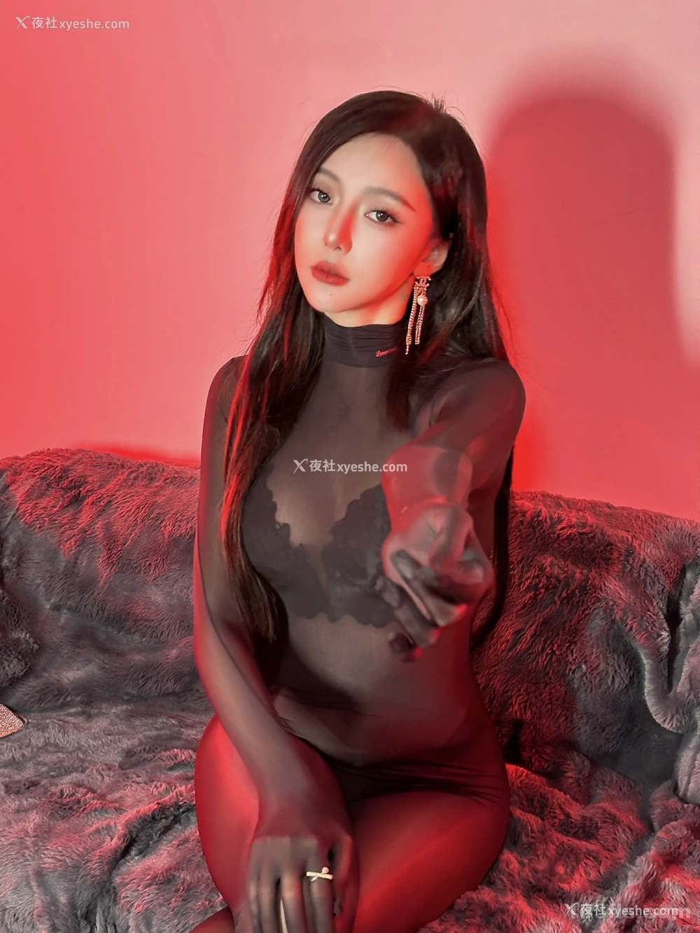 1P - 秀人网王馨瑶Yanni性感连体丝袜写真花絮