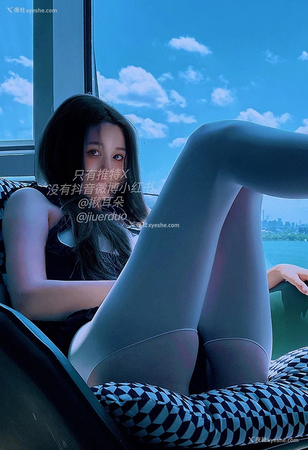 1P - 高颜值白虎人妻@揪耳朵 2025尺度私拍视图合集2