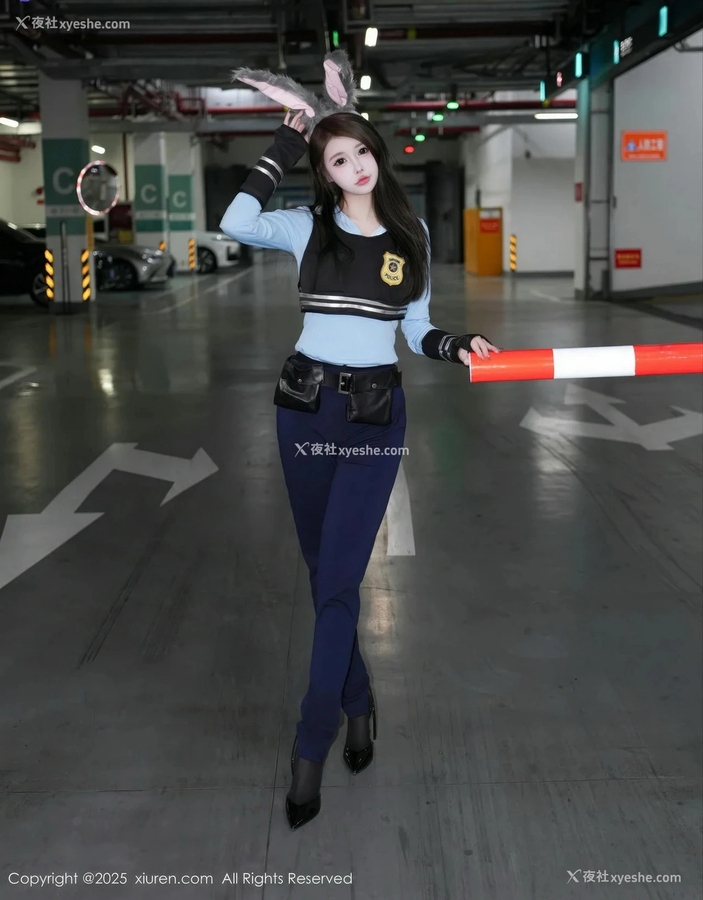 1P - [XiuRen秀人网] No.10158 甜妮 [70P]
