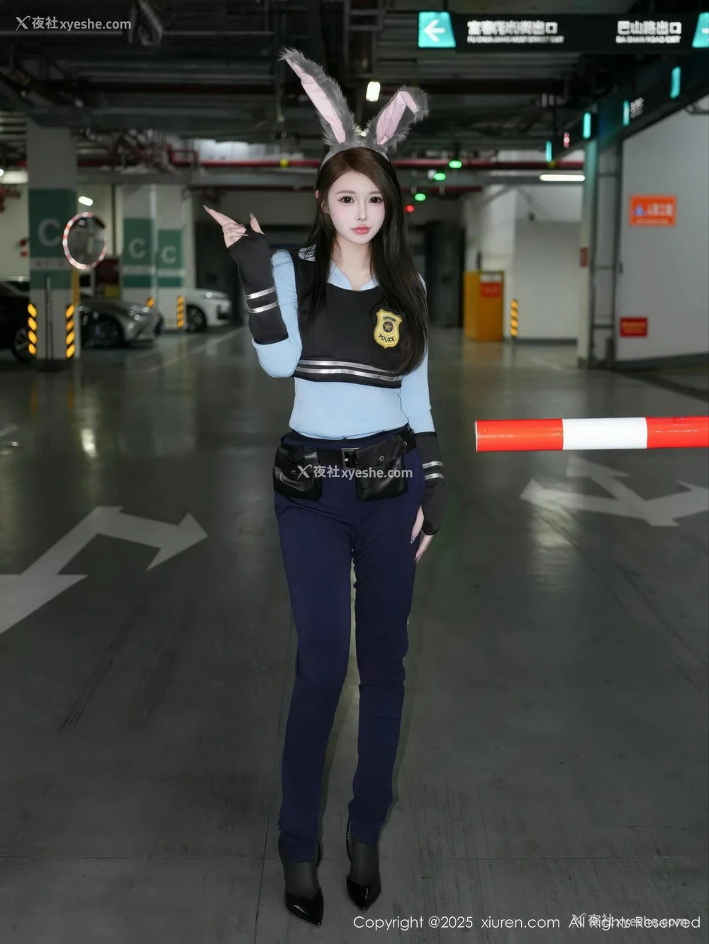 1P - [XiuRen秀人网] No.10158 甜妮 [70P]