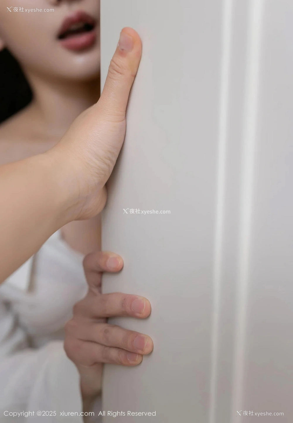 1P - [XiuRen秀人网] No.10166 陆萱萱 [81P]