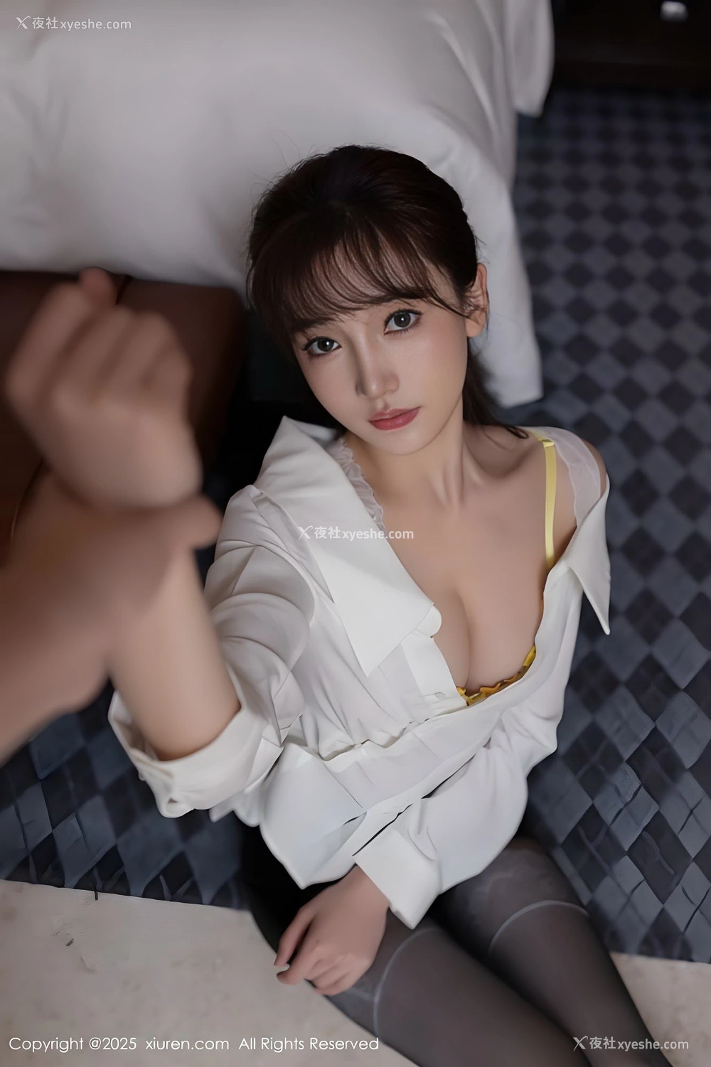 1P - [XiuRen秀人网] No.10166 陆萱萱 [81P]