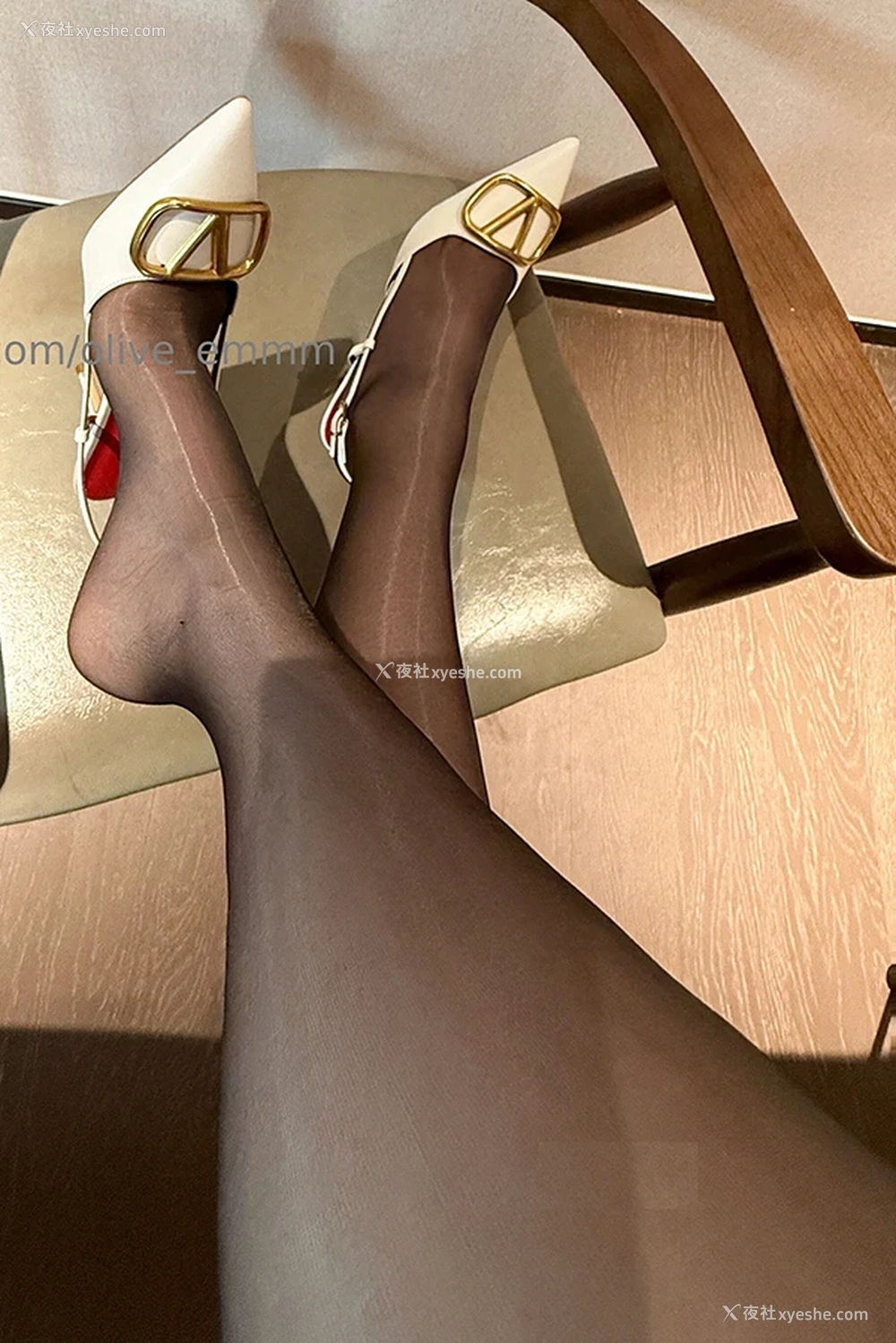 1P - 人气肥臀网红olive_emmm 办公OL女秘尺度图