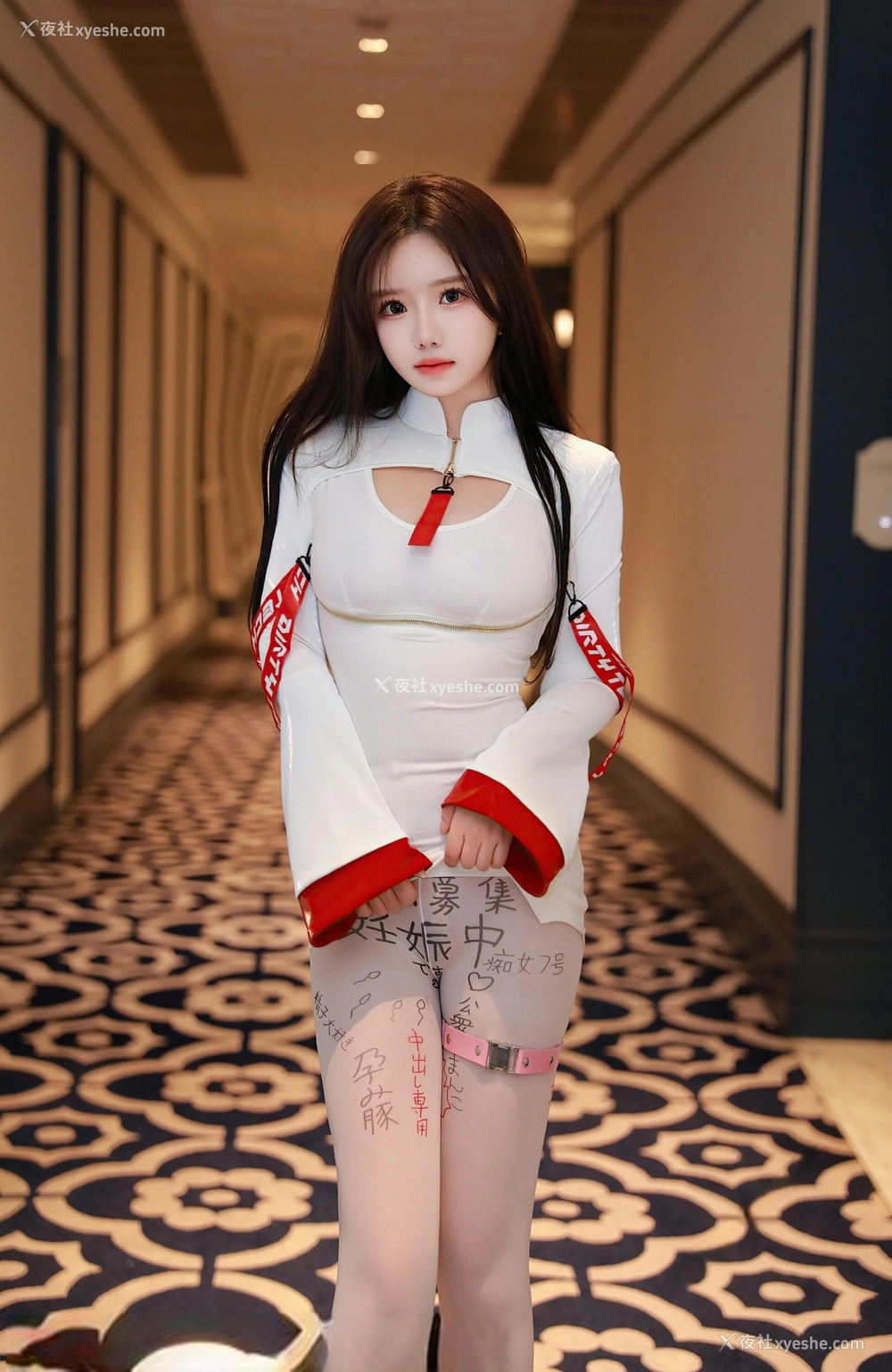 1P - 秀人网 清纯美模 小薯条nienie – 内购无水印 大尺度 SM手铐捆绑铁链电动乳夹肛塞 [94P]