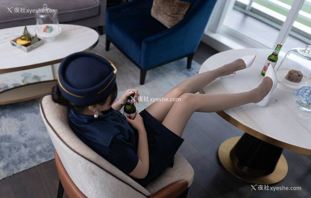 1P - 秀人网 美女名模 鱼子酱Fish – 内购无水印《空姐制服》 [123P]