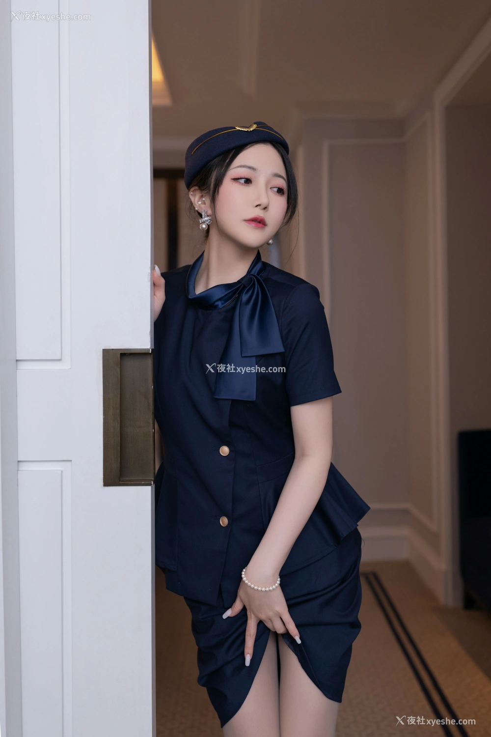 1P - 秀人网 美女名模 鱼子酱Fish – 内购无水印《空姐制服》 [123P]