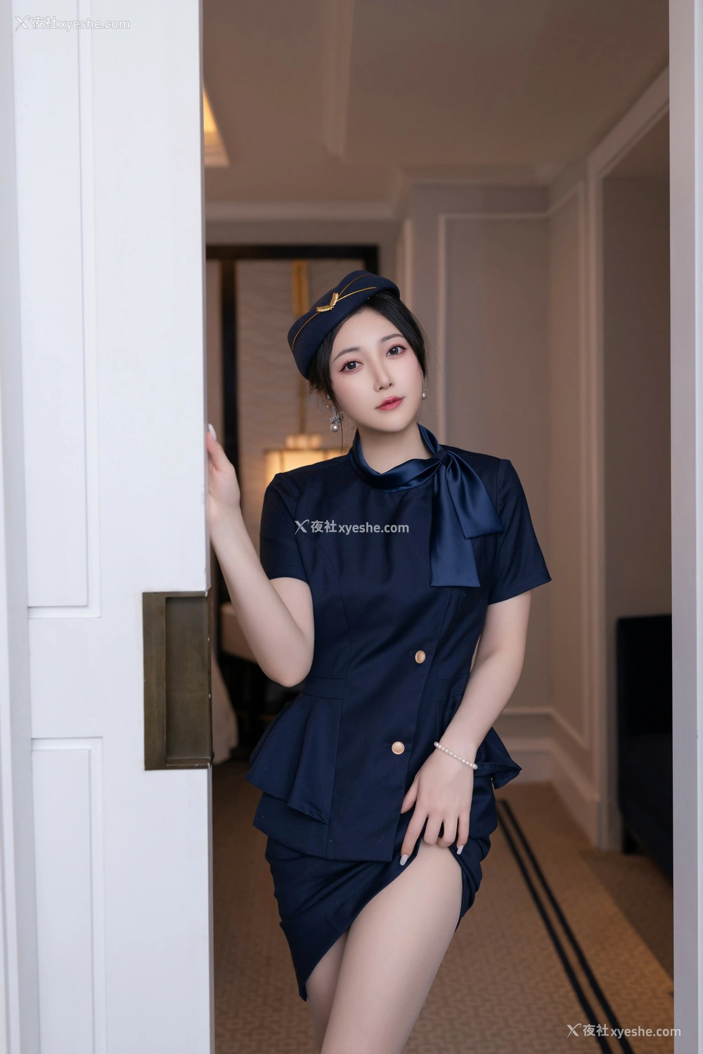 1P - 秀人网 美女名模 鱼子酱Fish – 内购无水印《空姐制服》 [123P]