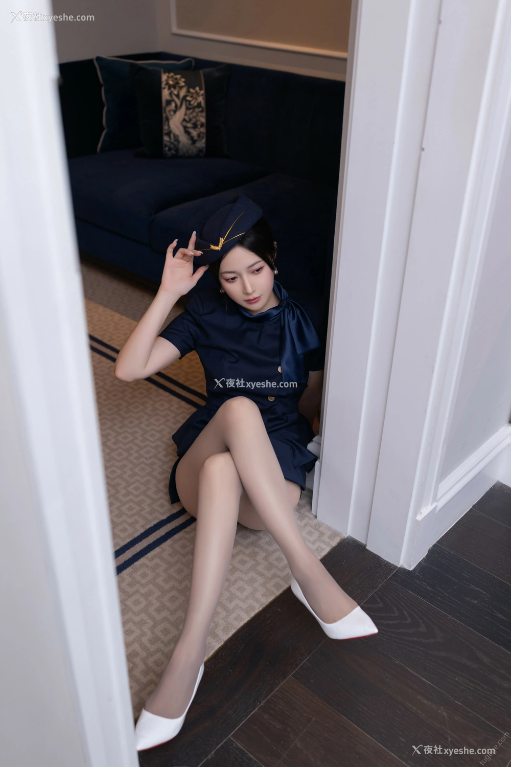 1P - 秀人网 美女名模 鱼子酱Fish – 内购无水印《空姐制服》 [123P]