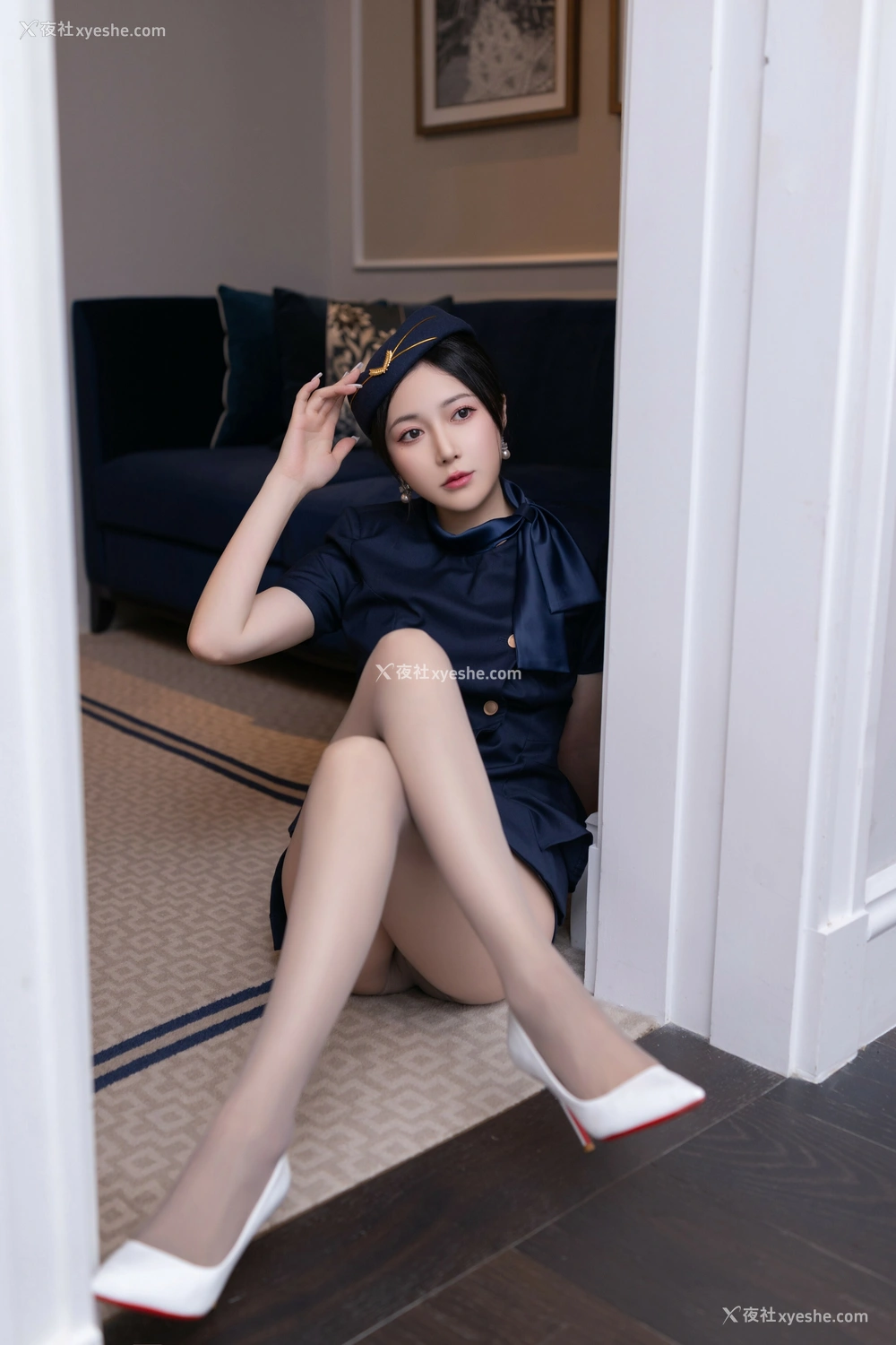 1P - 秀人网 美女名模 鱼子酱Fish – 内购无水印《空姐制服》 [123P]
