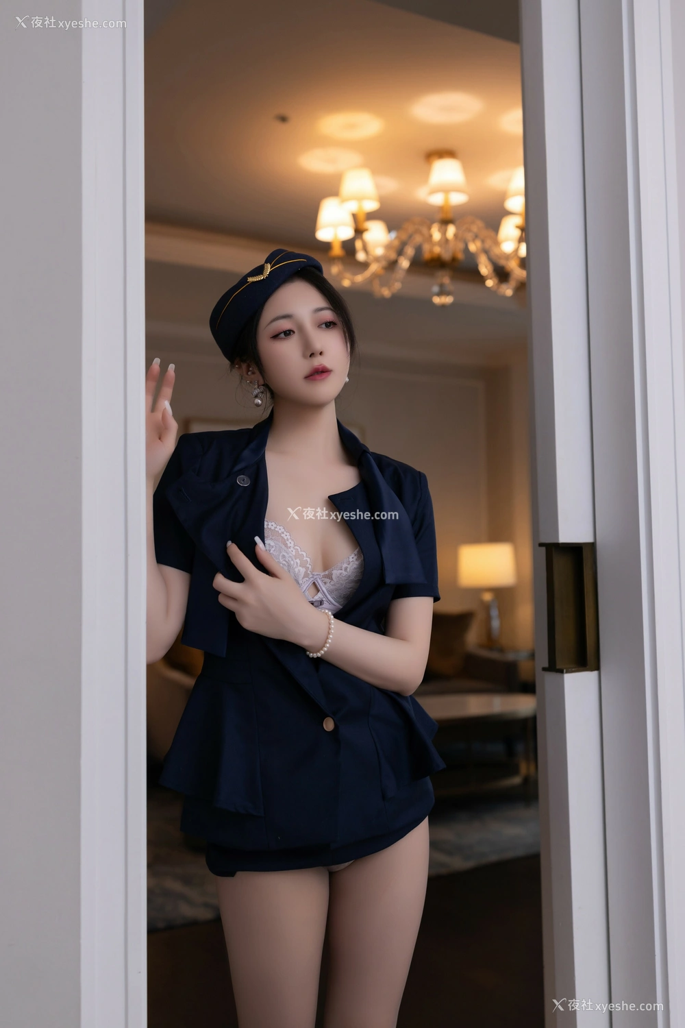 1P - 秀人网 美女名模 鱼子酱Fish – 内购无水印《空姐制服》 [123P]