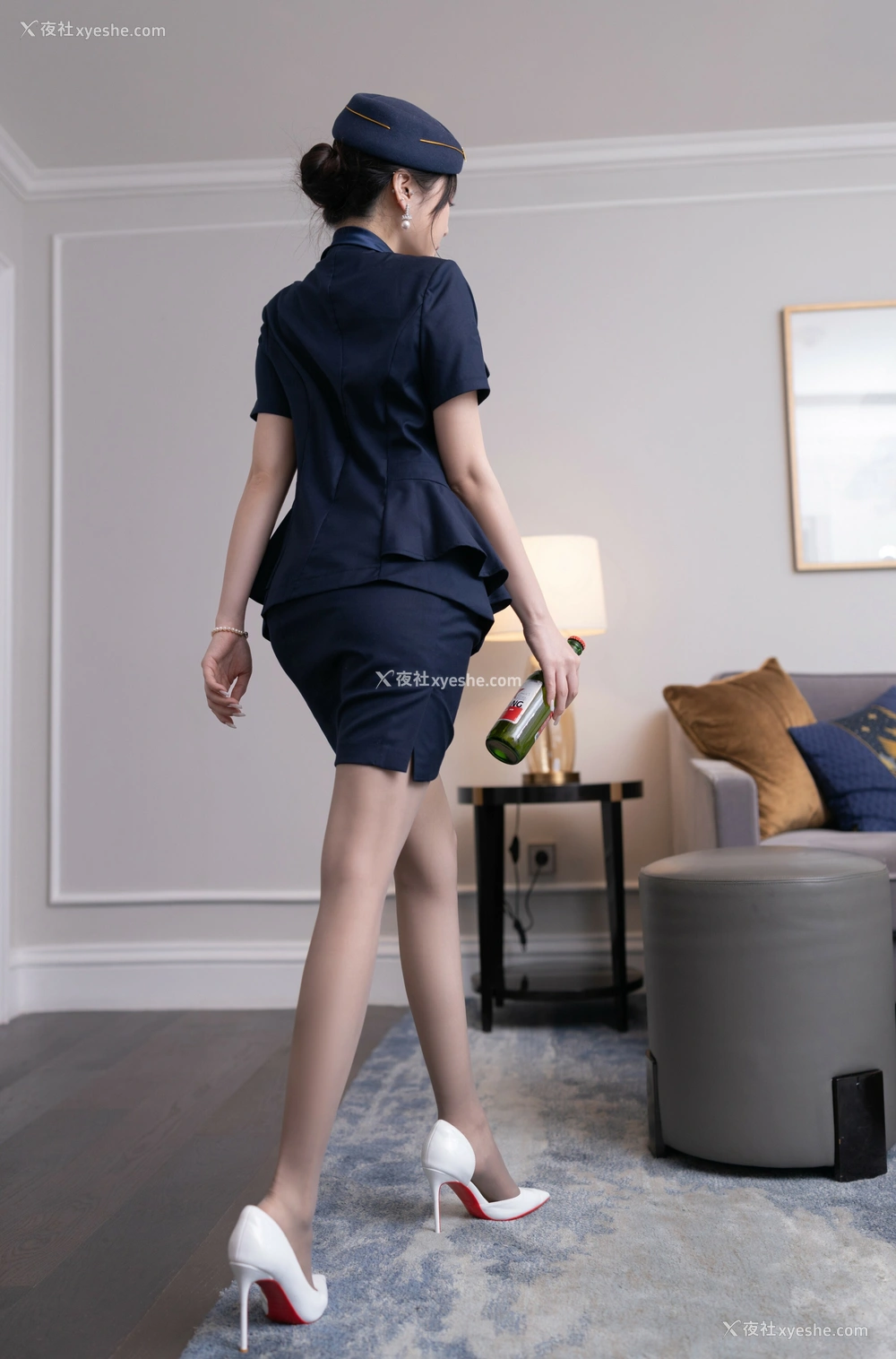 1P - 秀人网 美女名模 鱼子酱Fish – 内购无水印《空姐制服》 [123P]