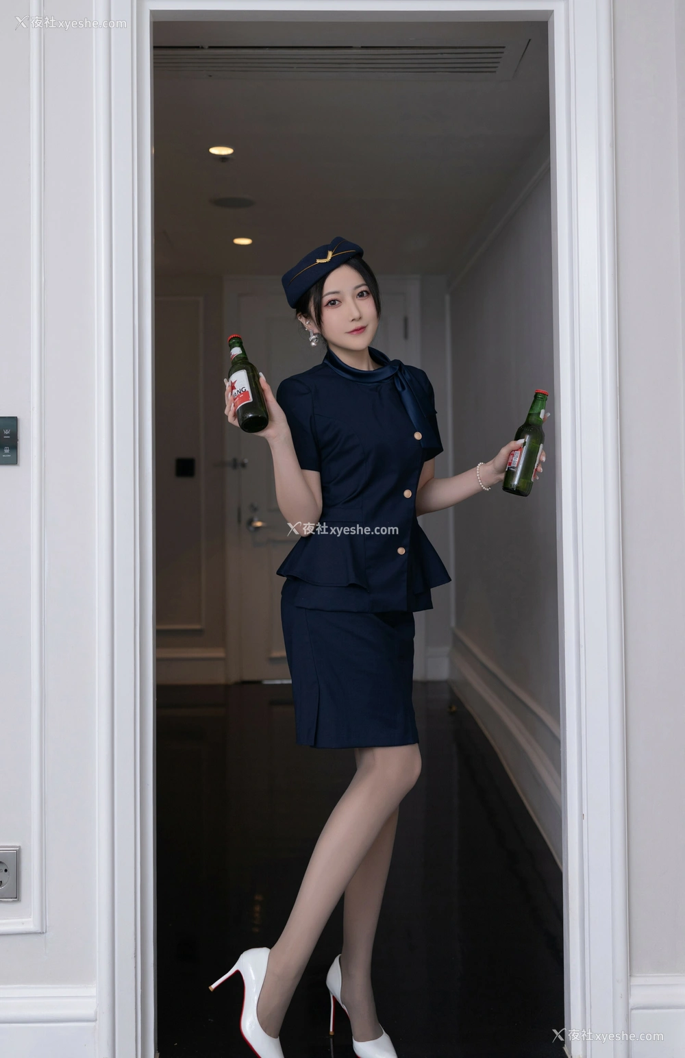 1P - 秀人网 美女名模 鱼子酱Fish – 内购无水印《空姐制服》 [123P]