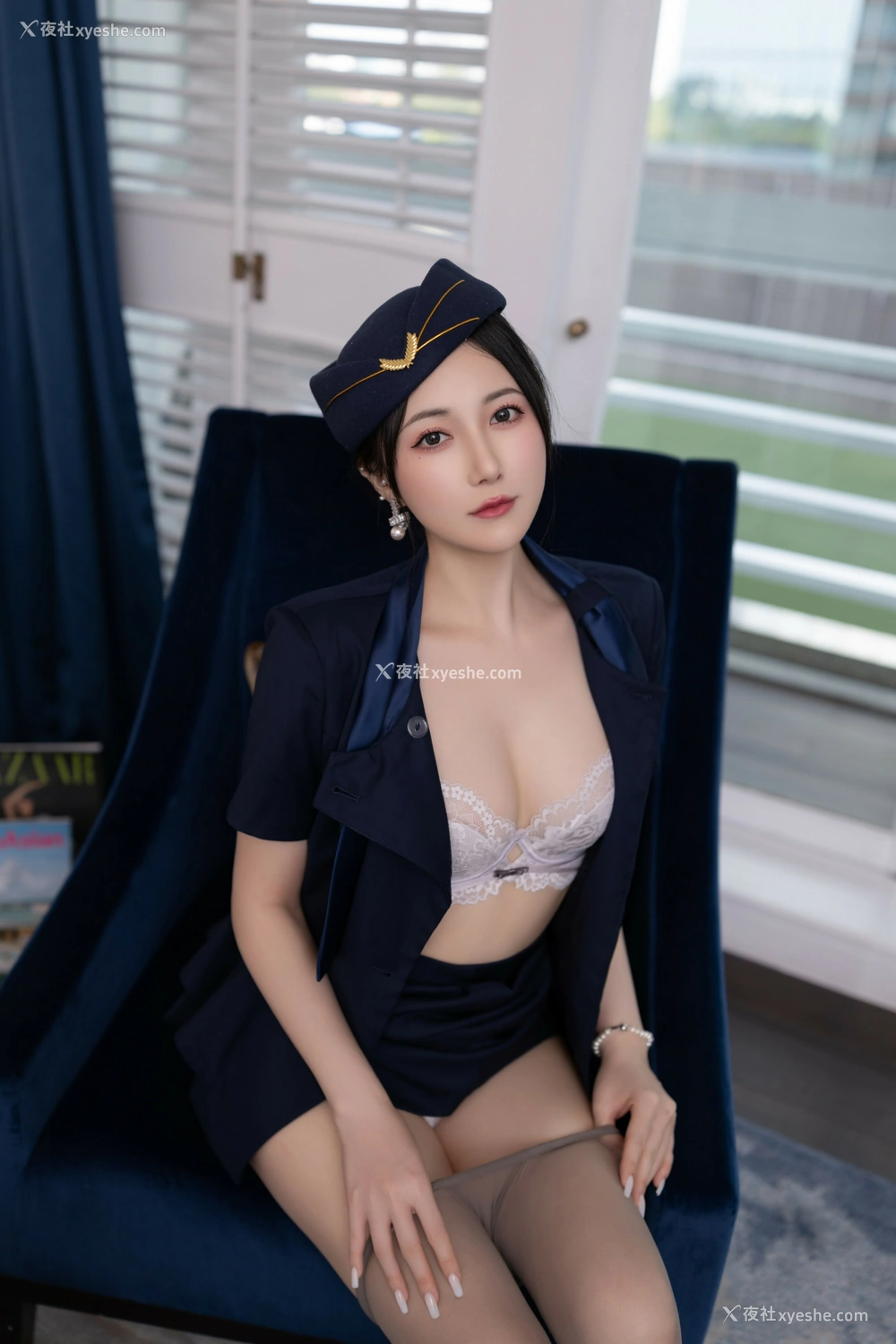 1P - 秀人网 美女名模 鱼子酱Fish – 内购无水印《空姐制服》 [123P]