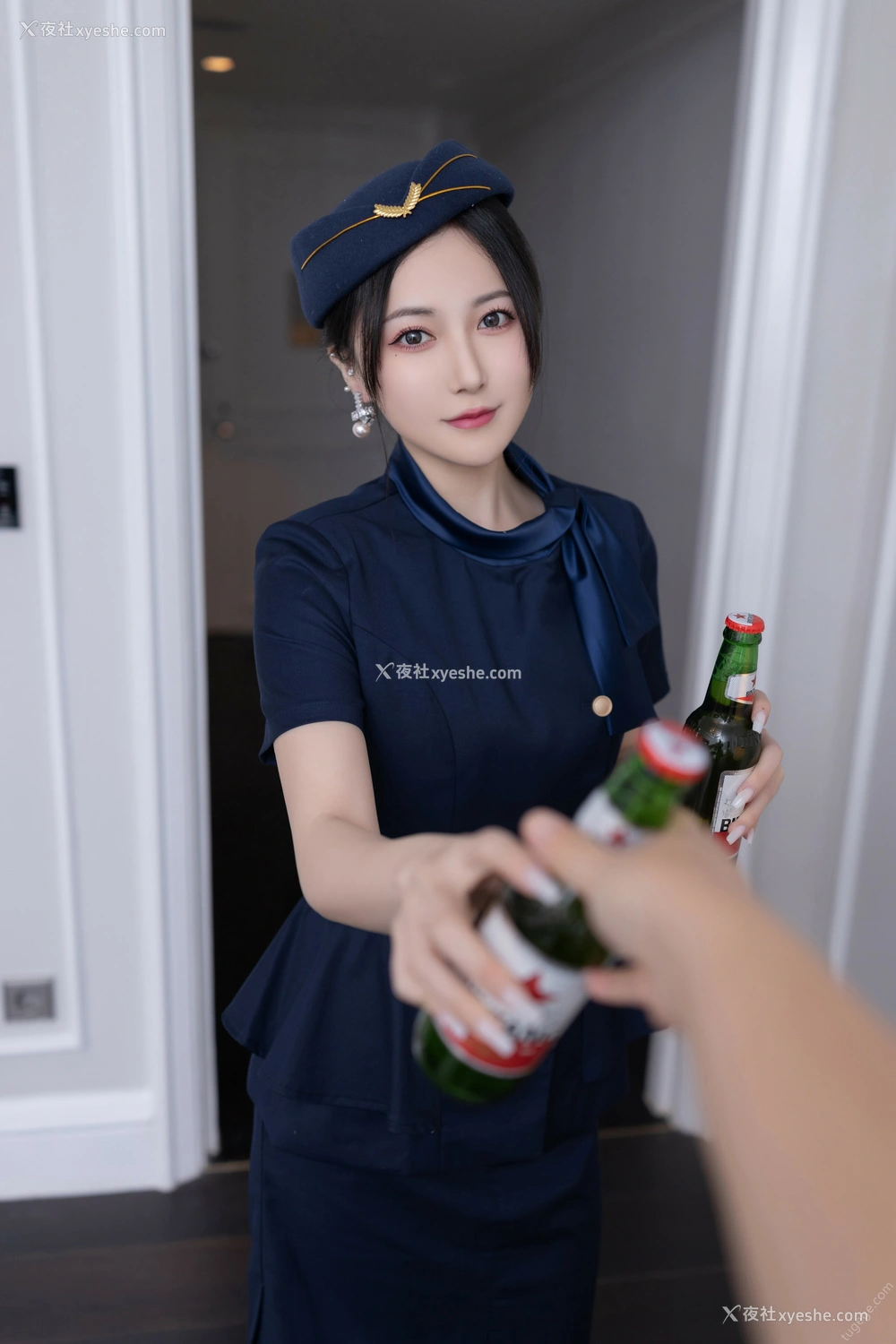 1P - 秀人网 美女名模 鱼子酱Fish – 内购无水印《空姐制服》 [123P]