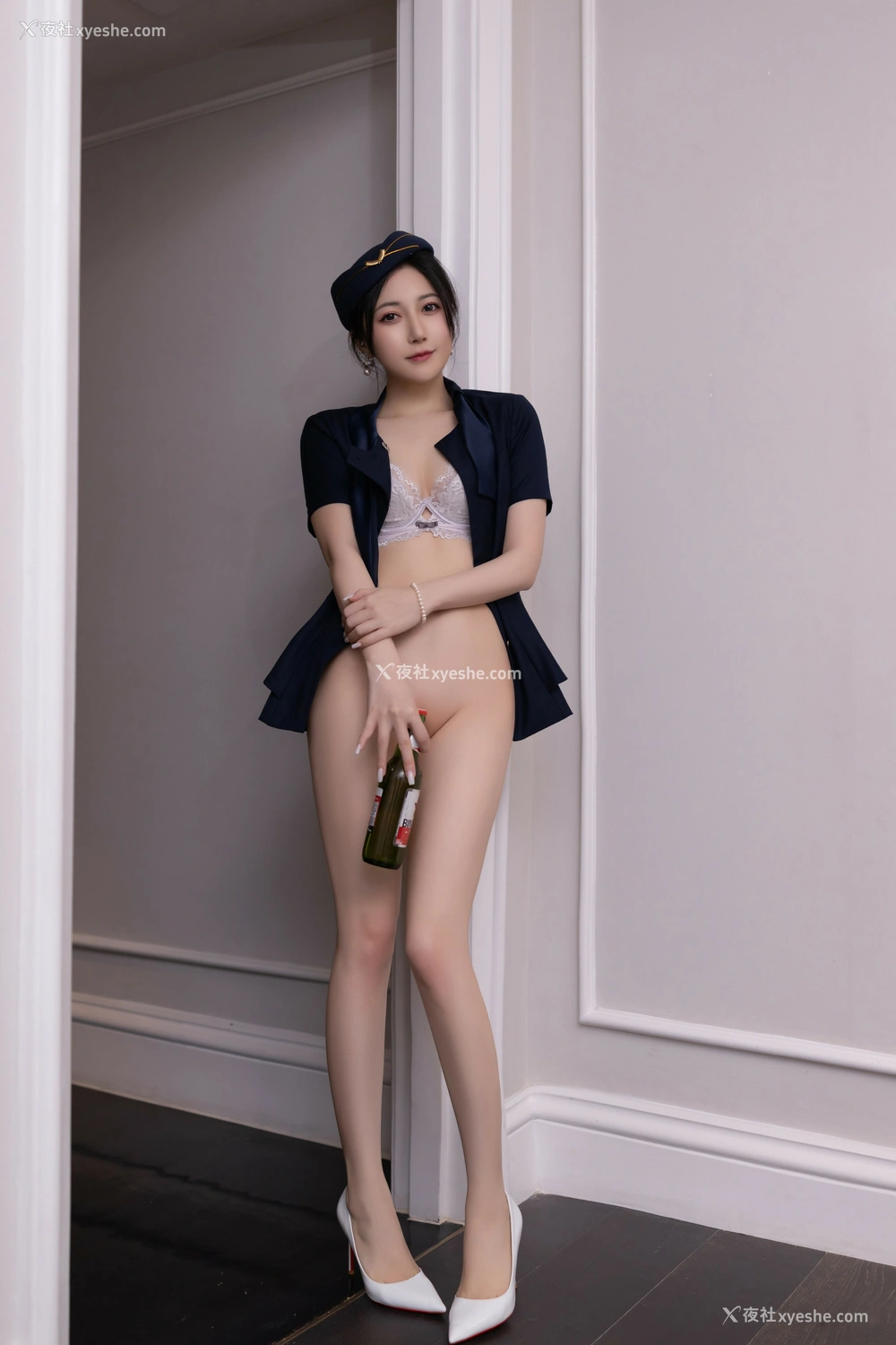 1P - 秀人网 美女名模 鱼子酱Fish – 内购无水印《空姐制服》 [123P]