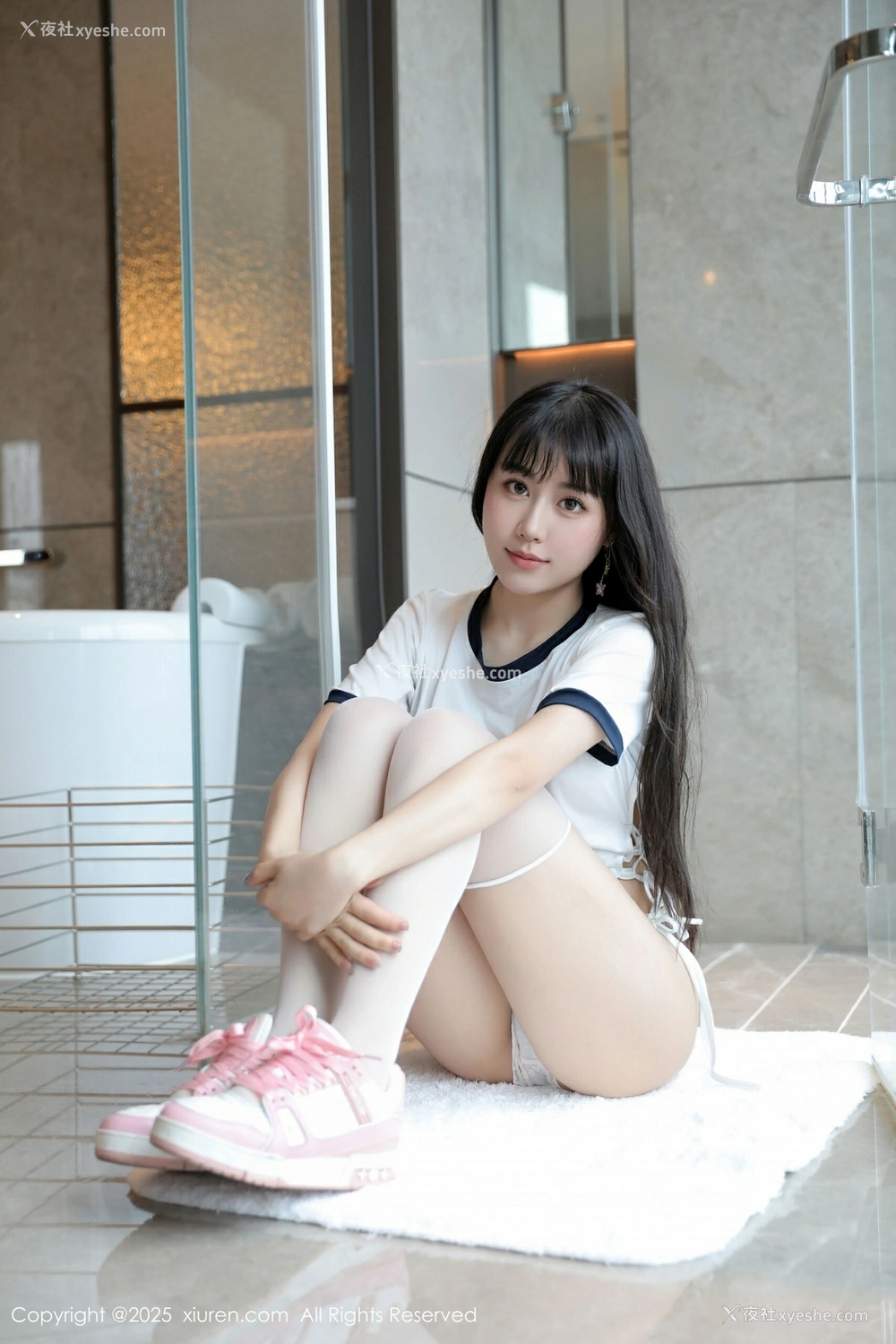 1P - [XiuRen秀人网] No.10184 量子玫瑰 [86P]