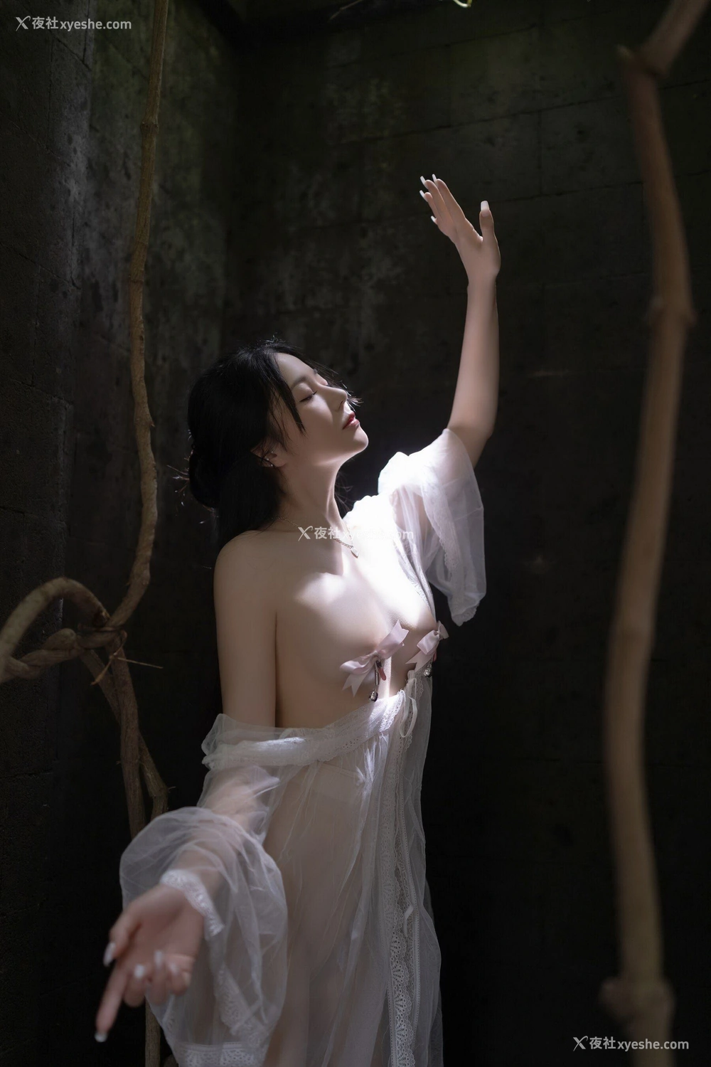 1P - 秀人网 美女名模 鱼子酱Fish – 内购无水印版《白纱清露欲迎还休》（对应XiuRen秀人网 No.10173） [123P]