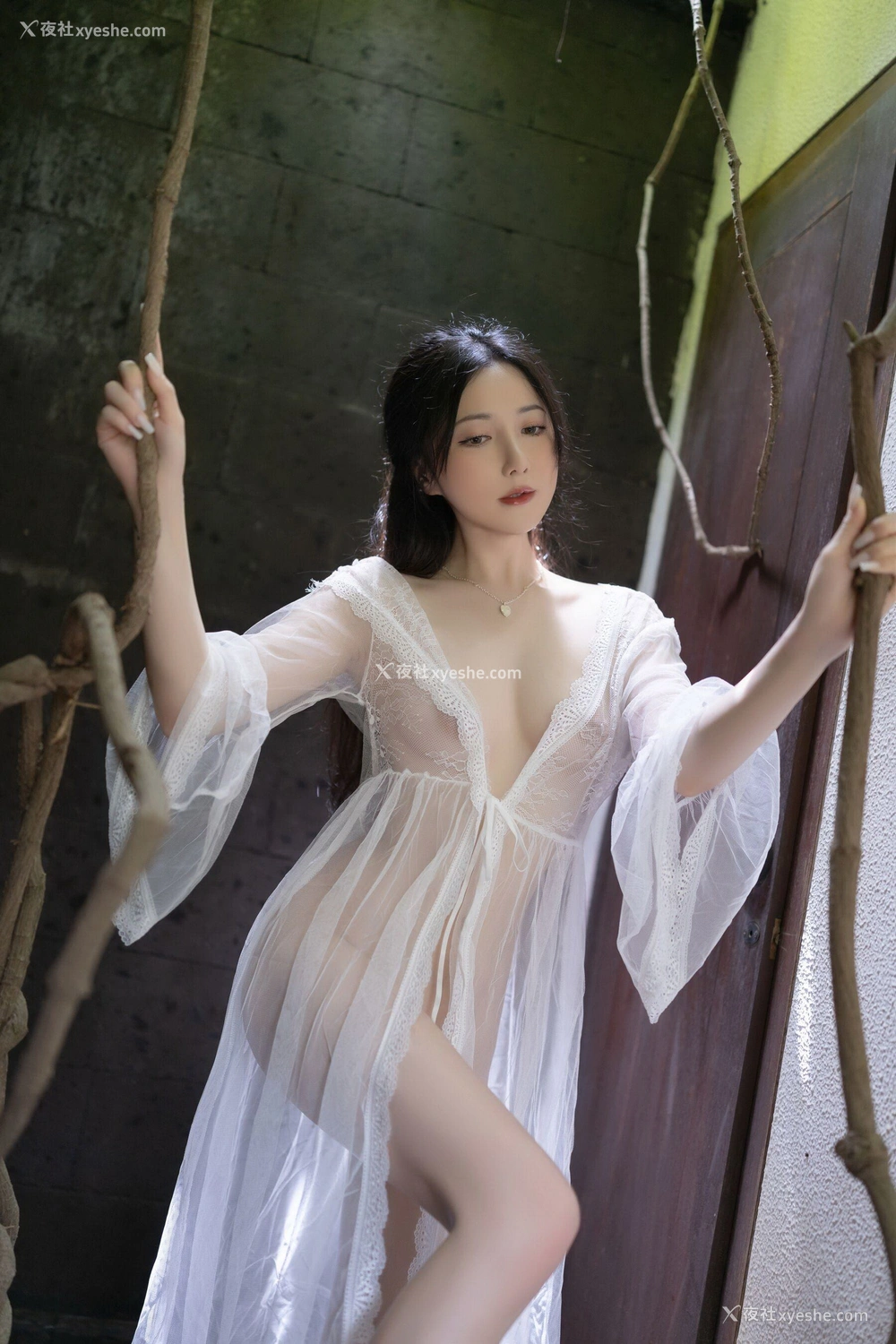 1P - 秀人网 美女名模 鱼子酱Fish – 内购无水印版《白纱清露欲迎还休》（对应XiuRen秀人网 No.10173） [123P]