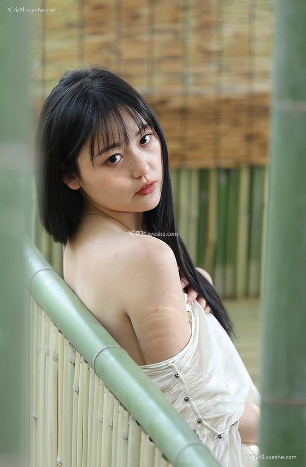 1P - 素人美女模特@糖糖 白衣竹林露出无圣光