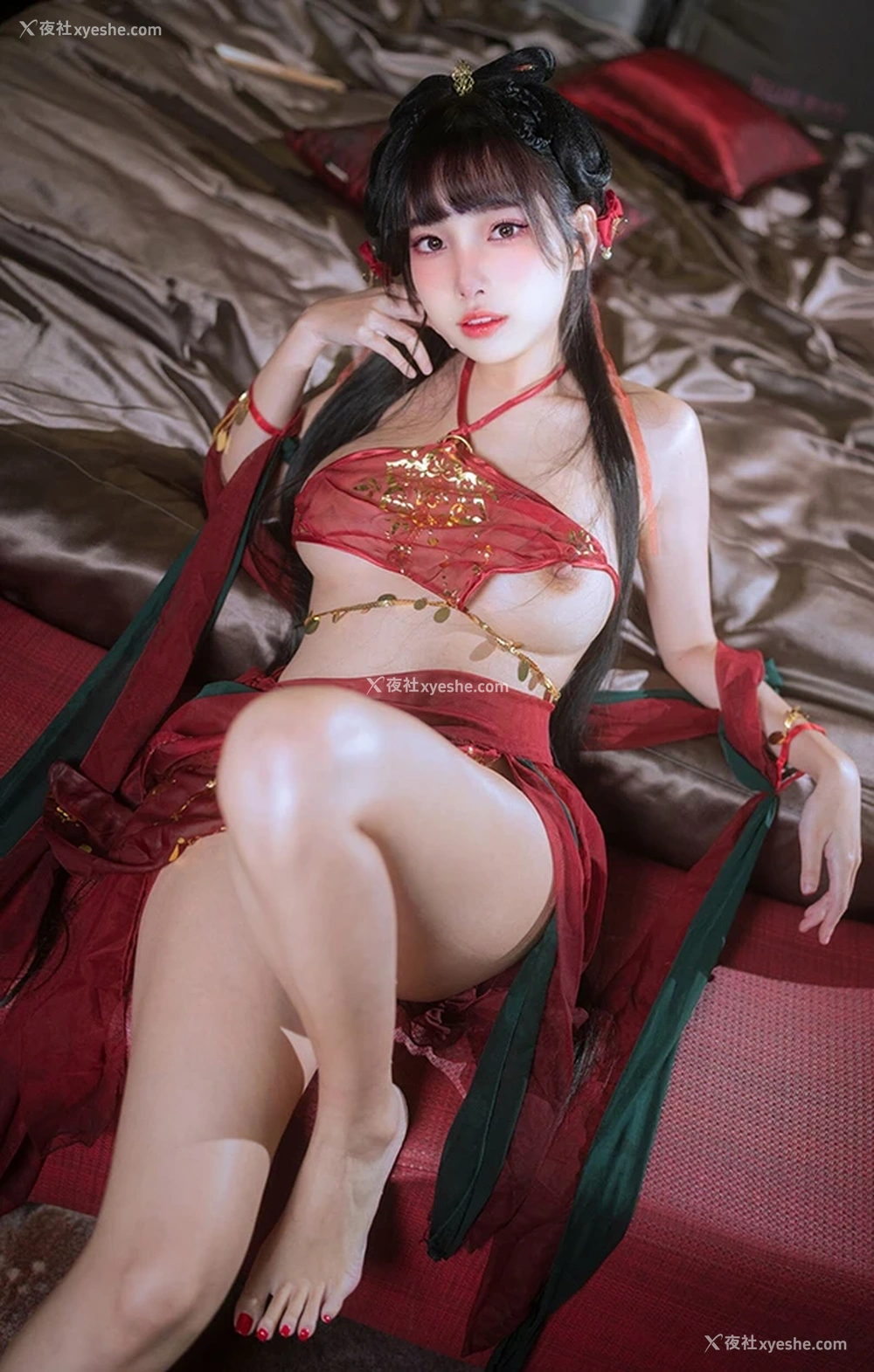 1P - 粉嫩福利姬慕慕Momo 月圆之夜无圣光唯美图集
