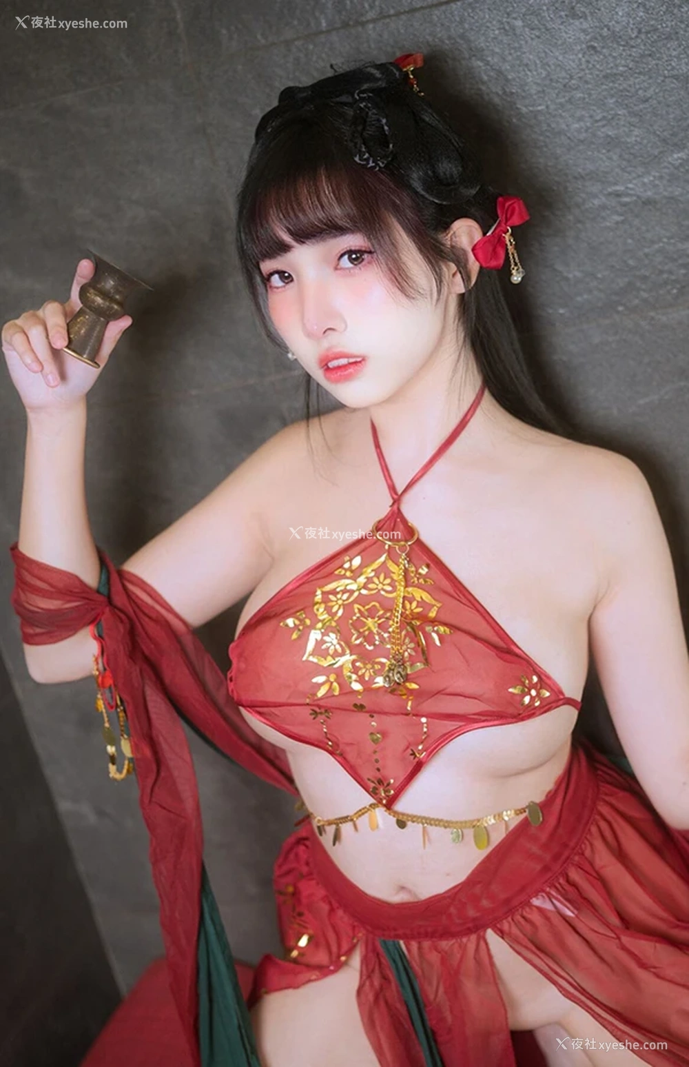 1P - 粉嫩福利姬慕慕Momo 月圆之夜无圣光唯美图集