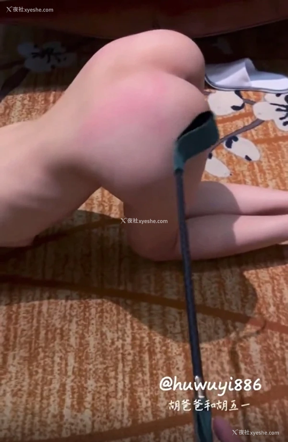 1P - 露出系白虎抖m福利姬@胡爸爸和胡五一 尺度合集