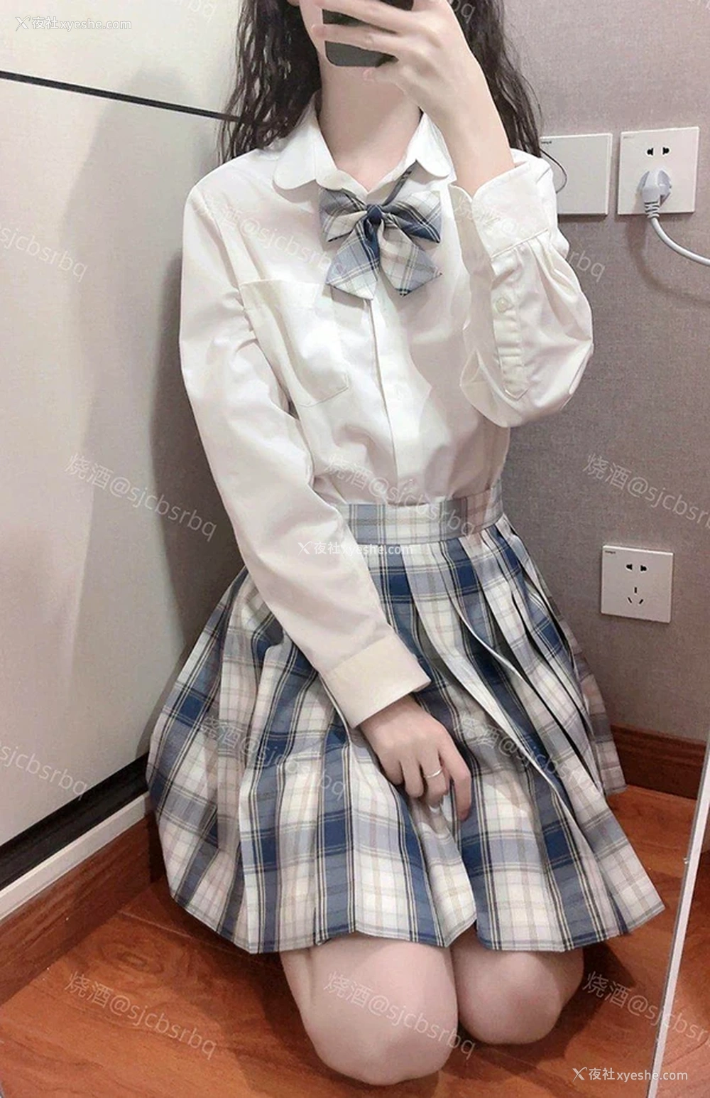 1P - 推特美女@sjcbsrbq烧酒私拍尺度人体图集