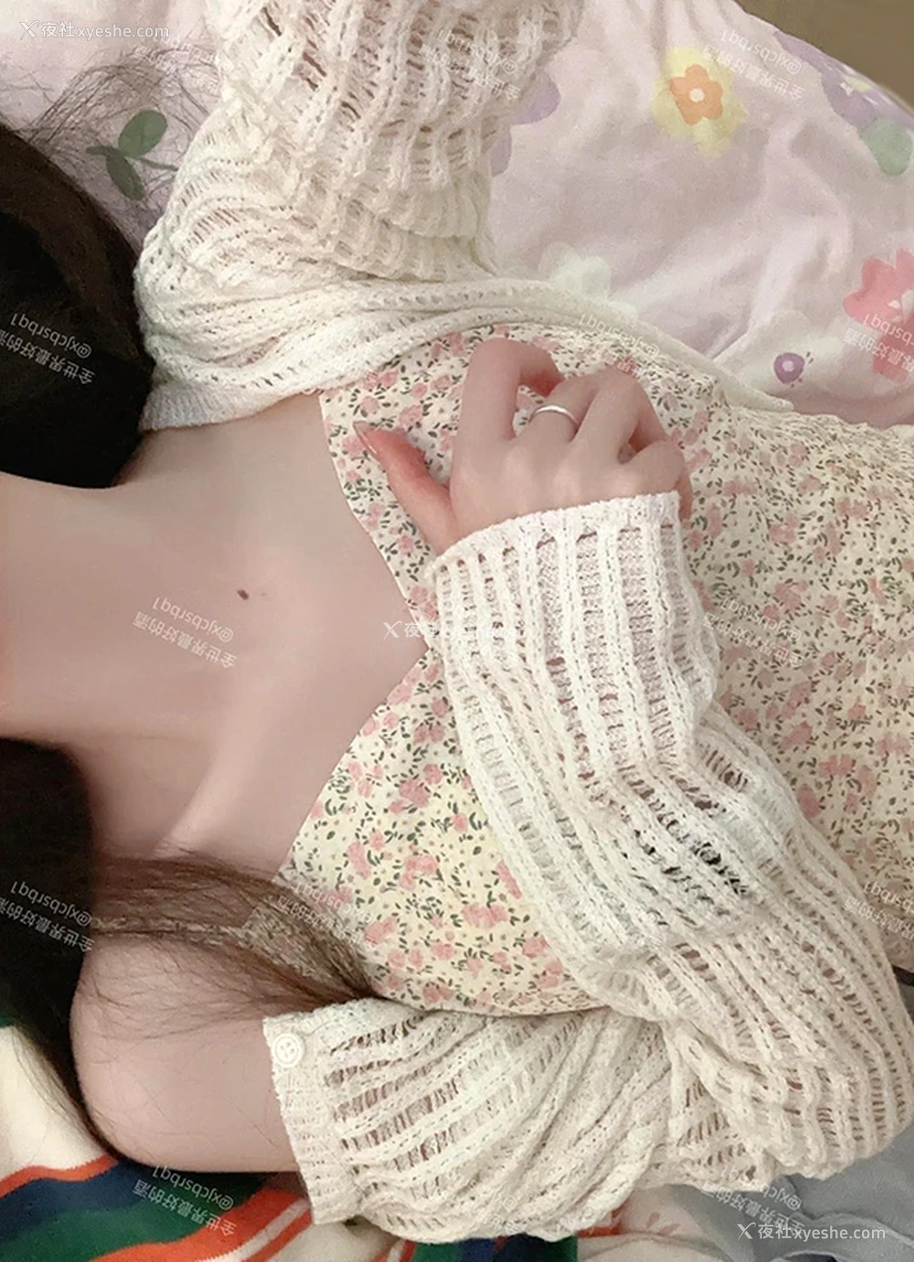 1P - 推特美女@sjcbsrbq烧酒私拍尺度人体图集