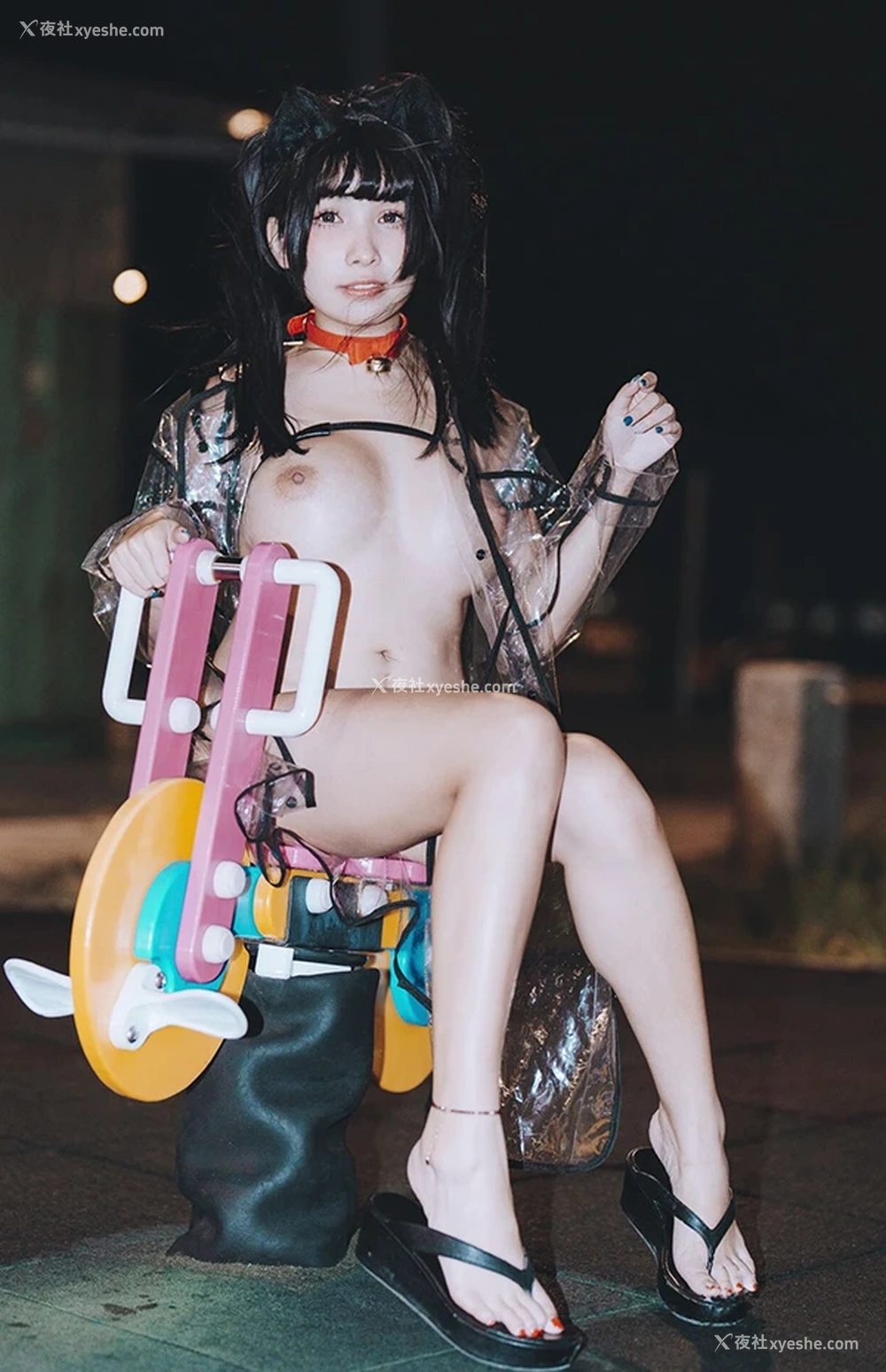 1P - 福利姬慕慕Momo 溜雨衣猫猫户外无圣光视图
