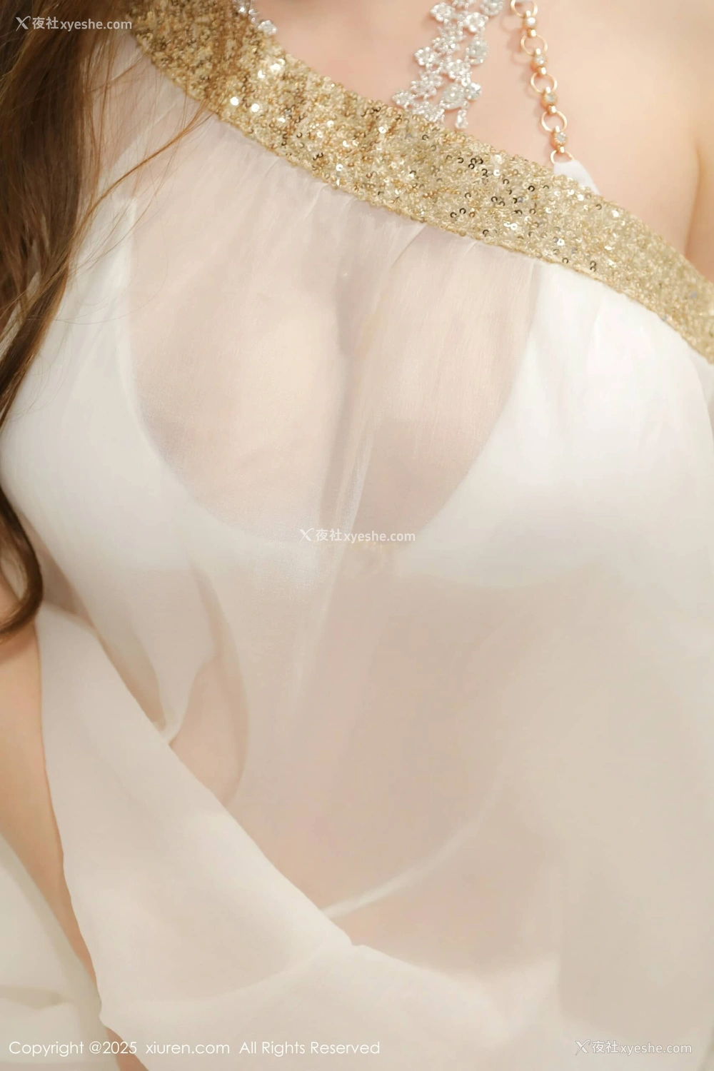 1P - [XiuRen秀人网] No.10218 小肉肉咪 [77P]