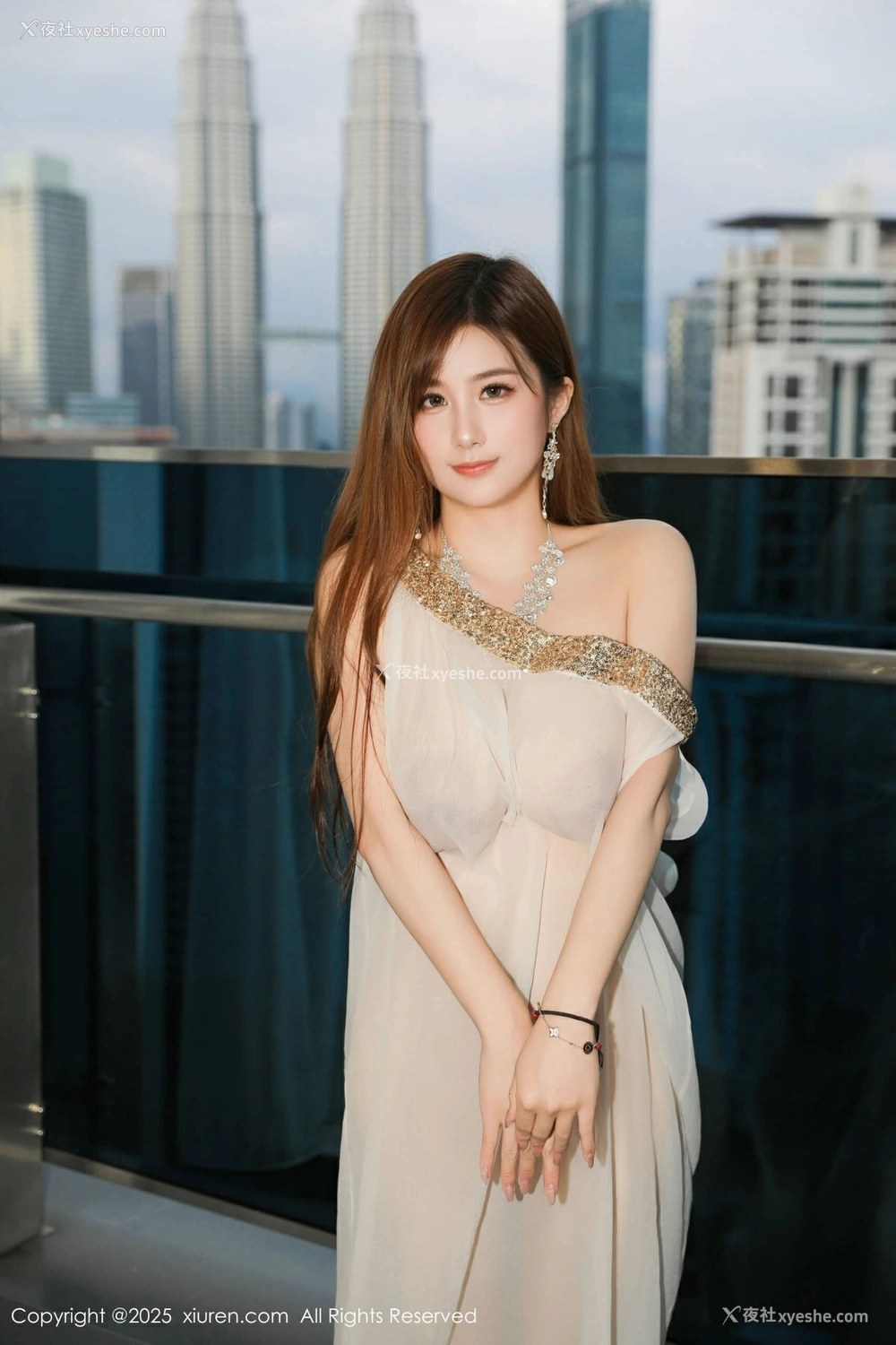 1P - [XiuRen秀人网] No.10218 小肉肉咪 [77P]