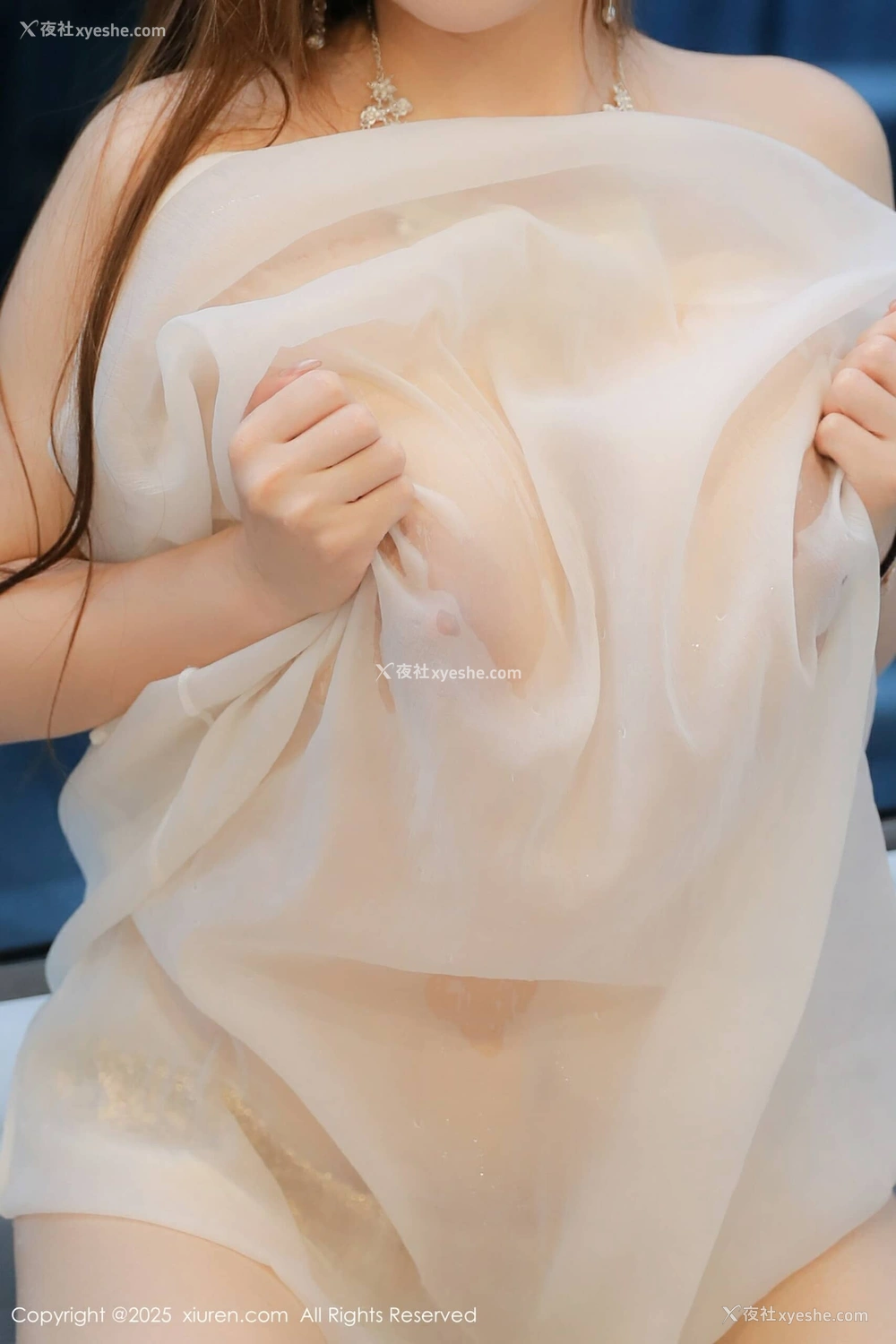 1P - [XiuRen秀人网] No.10218 小肉肉咪 [77P]