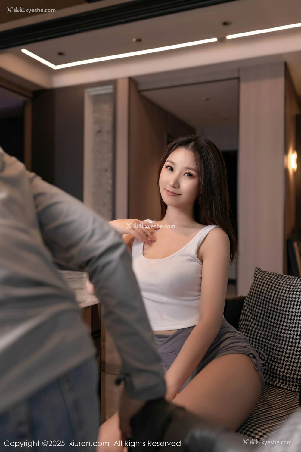 1P - [XiuRen秀人网] No.10220 杏子Yada [79P]