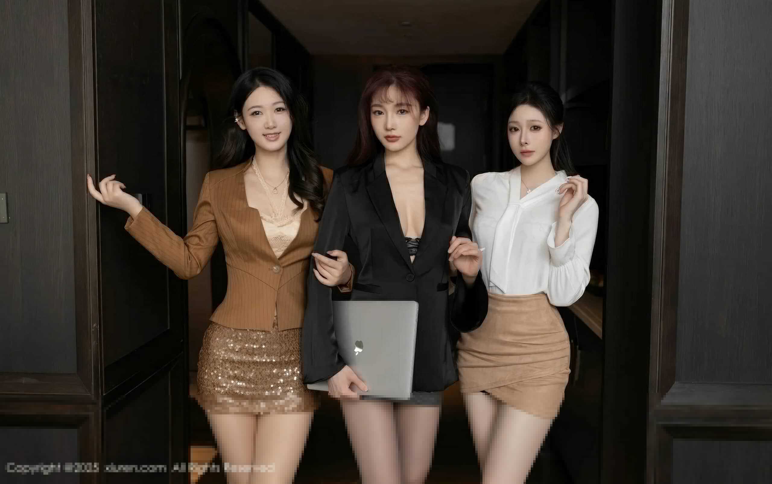 1P - [XiuRen秀人网] No.10233 小逗逗 陆萱萱 唐安琪 [80P]