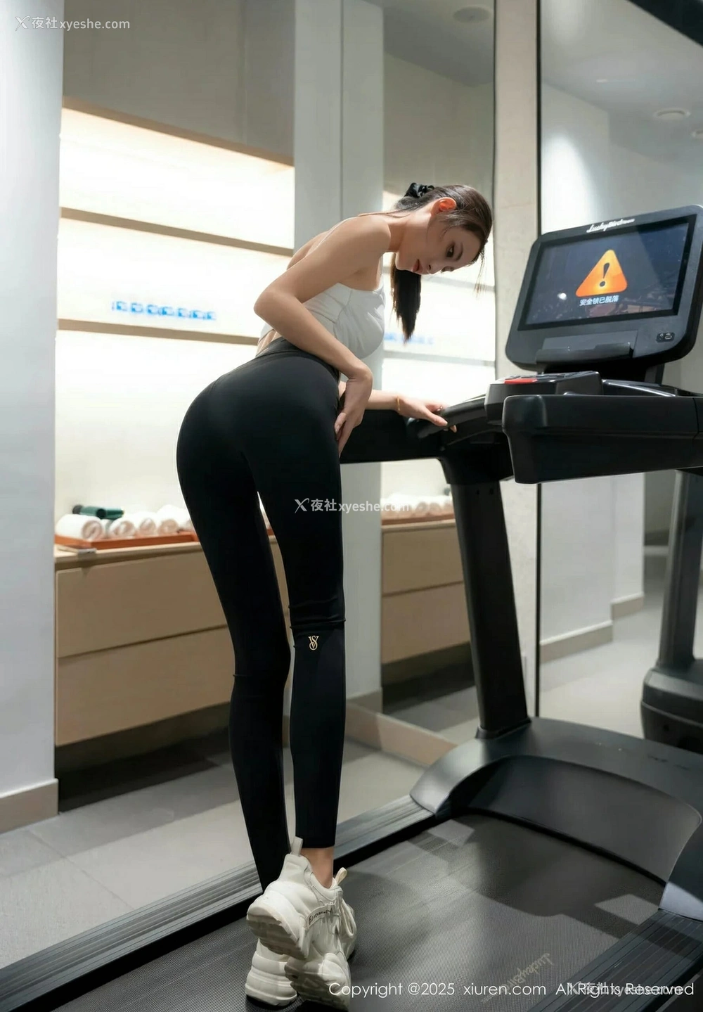 1P - [XiuRen秀人网] No.10239 lingyu69 [68P]