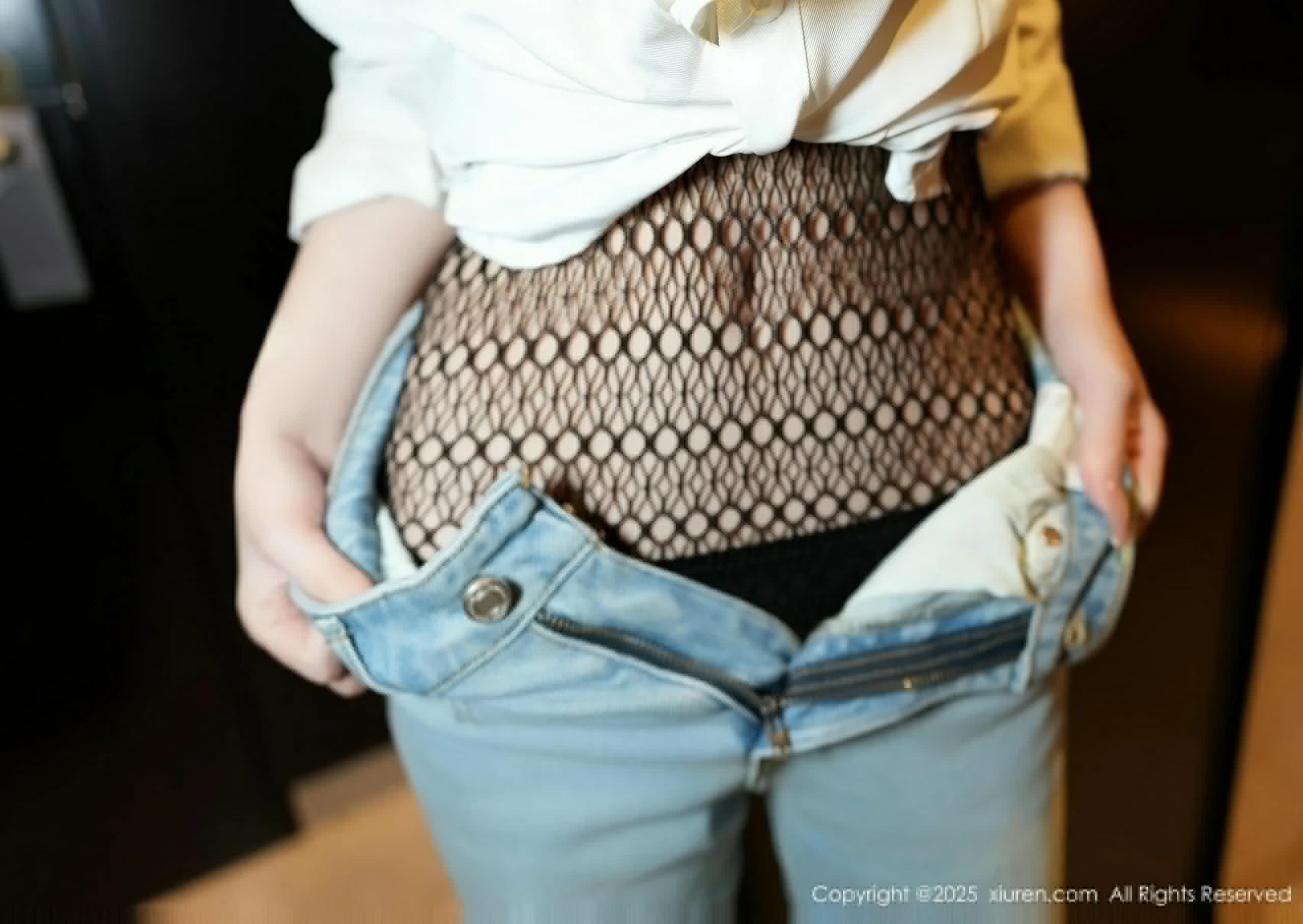 1P - [XiuRen秀人网] No.10235 汁汁 [71P]