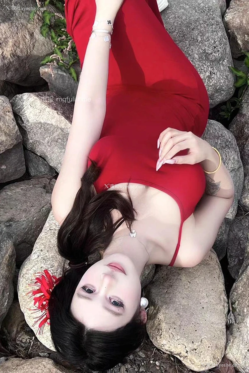 1P - 抖音网红美女@鹅鹅私拍铁粉诱惑 尺度合集