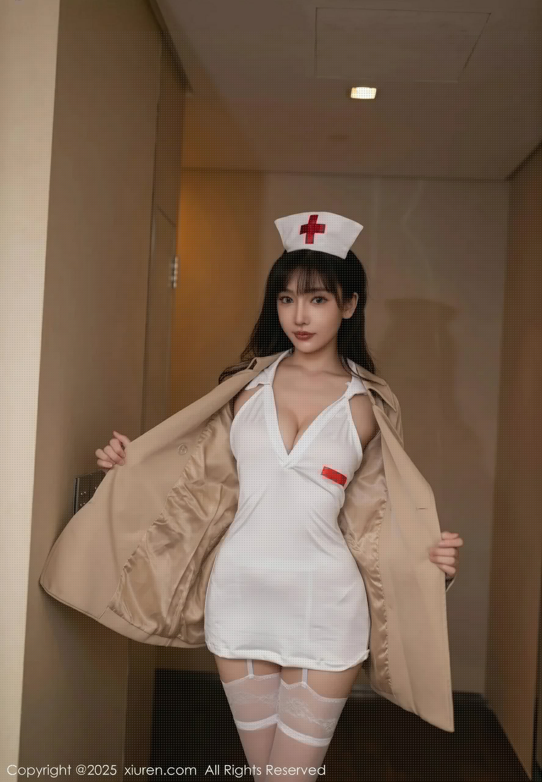1P - [XiuRen秀人网] No.10252 陆萱萱 [81P]