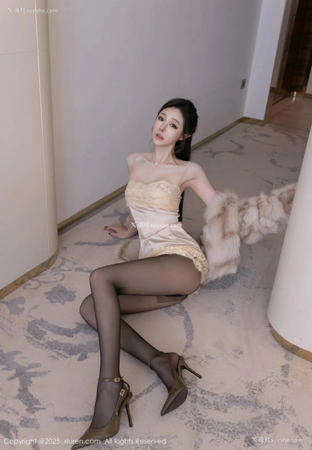 1P - [XiuRen秀人网] No.10259 小逗逗 [74P]