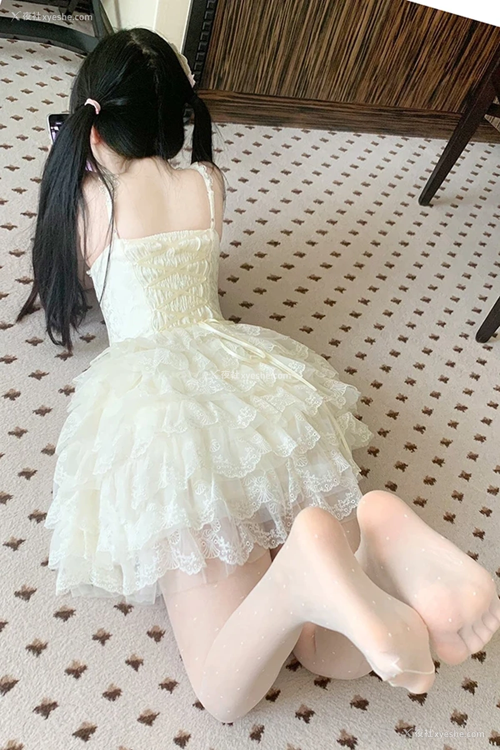 1P - 粉嫩福利姬@小鱼神的尺度私拍丰满上围太诱惑