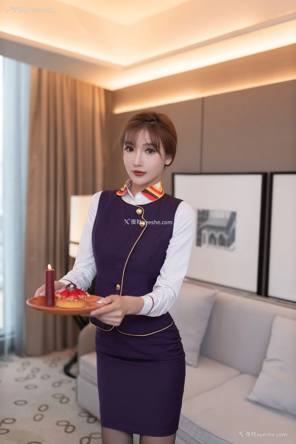 1P - 秀人网 美女名模 陆萱萱 – 内购无水印完整版《黑丝红内空姐制服滴蜡》 [114P]