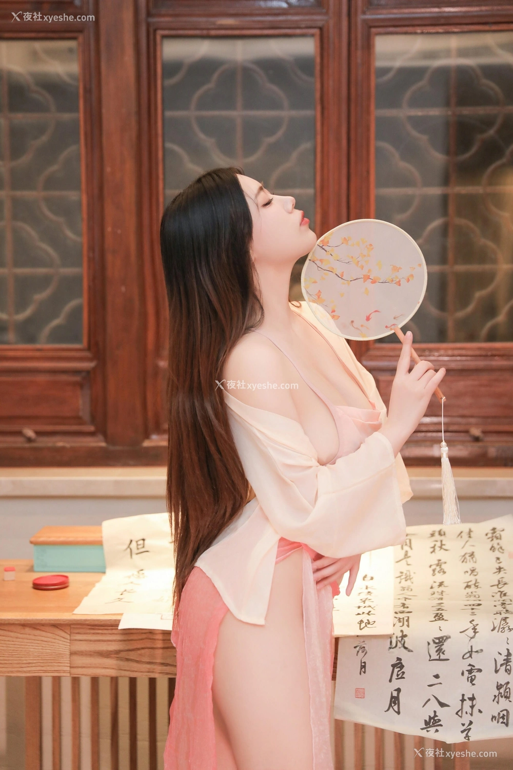 1P - 秀人网 新晋美模 蛋蛋宝 – 内购无水印完整版《粉红色复古韵味》（对应XiuRen秀人网 No.9040） [81P]