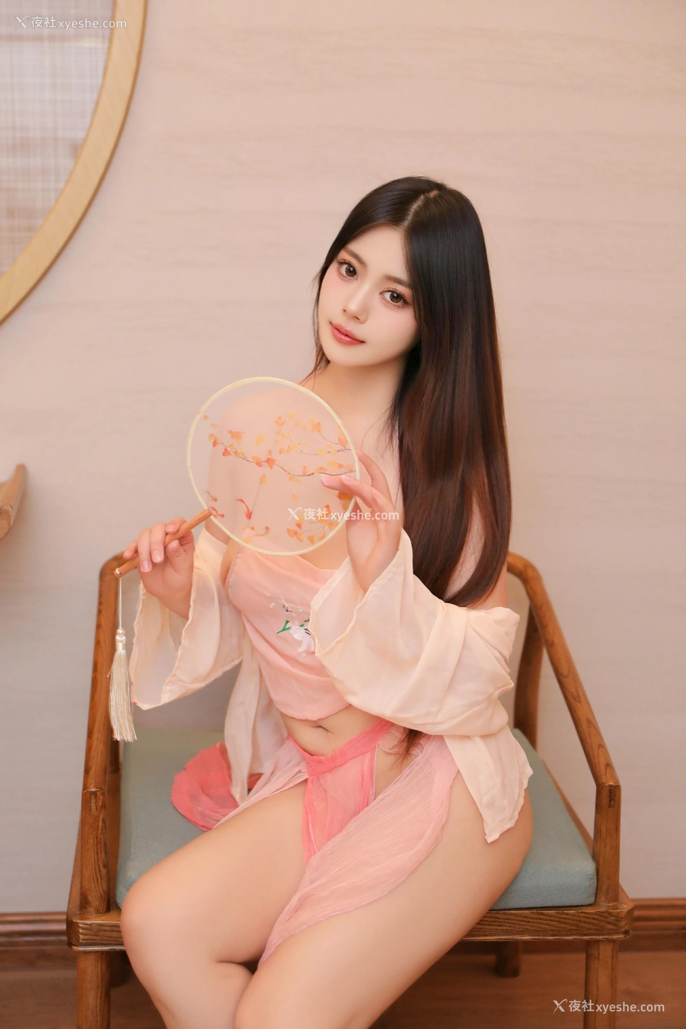 1P - 秀人网 新晋美模 蛋蛋宝 – 内购无水印完整版《粉红色复古韵味》（对应XiuRen秀人网 No.9040） [81P]